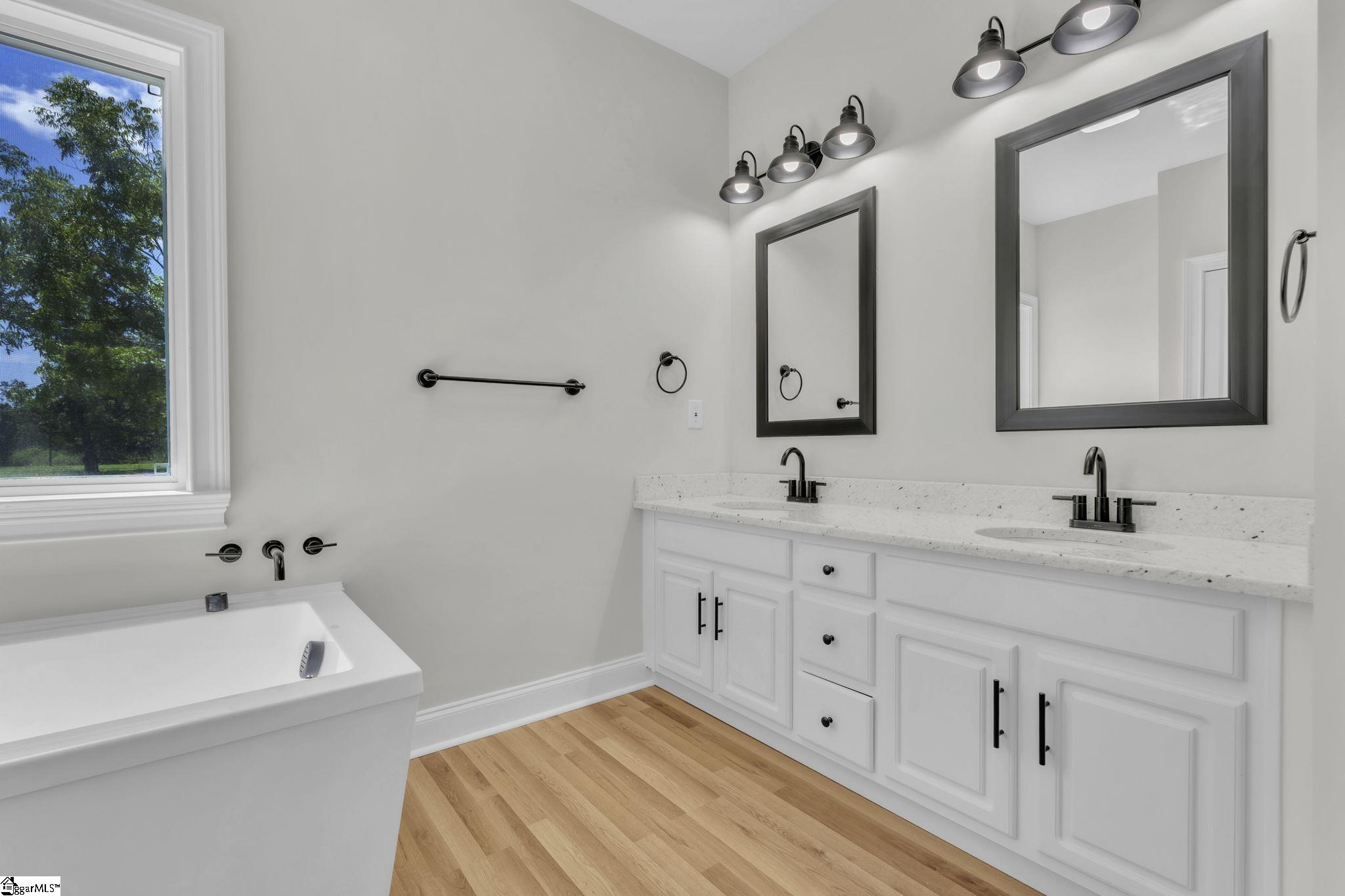 5126 N Old Laurens Road Gray Court, SC 29645