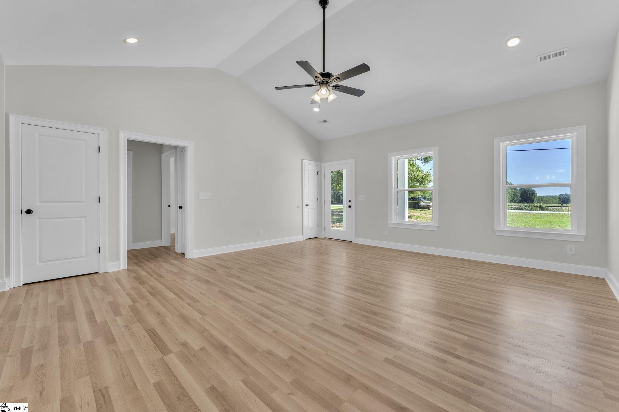 5126 N Old Laurens Road Gray Court, SC 29645