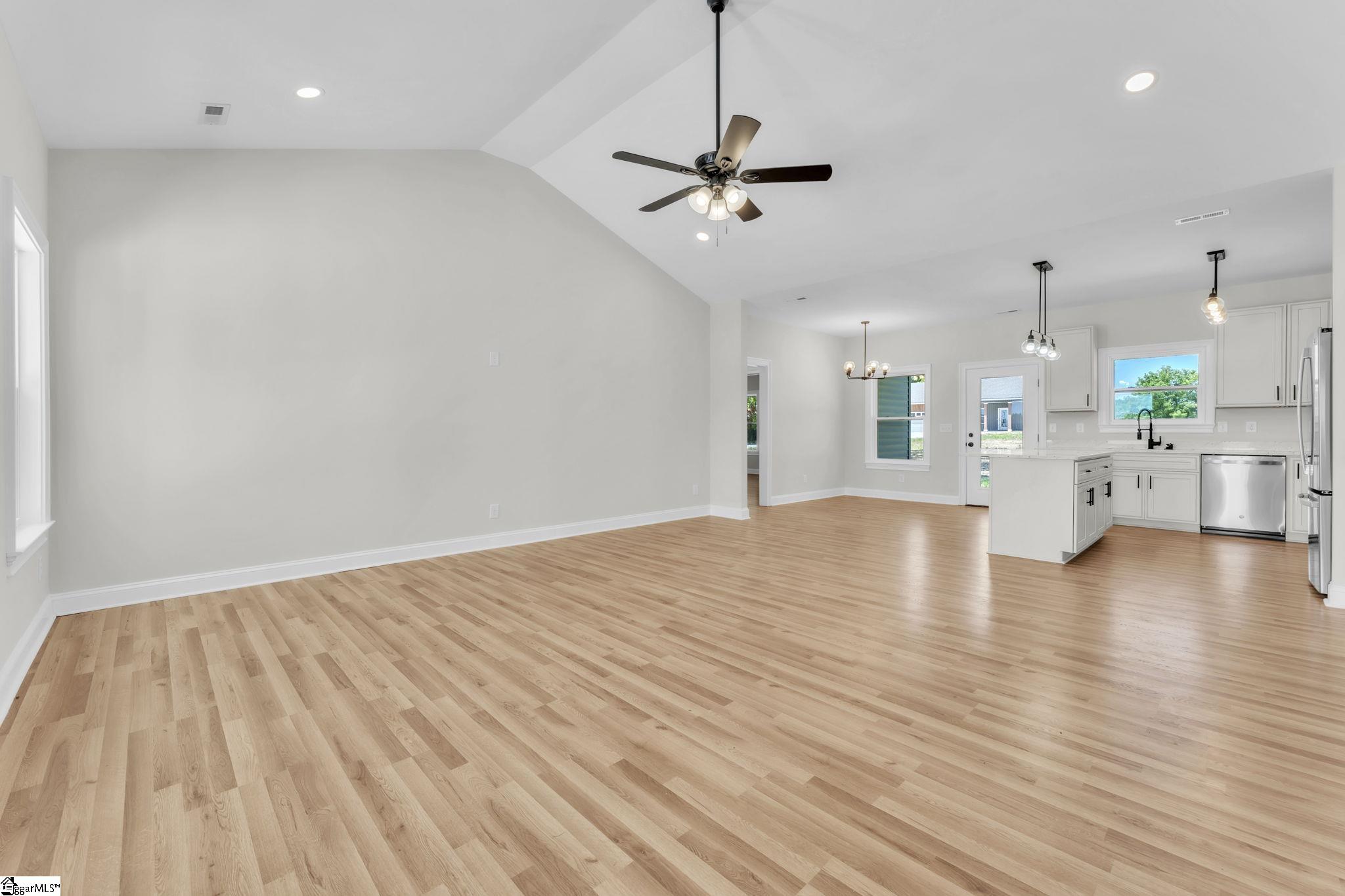 5126 N Old Laurens Road Gray Court, SC 29645