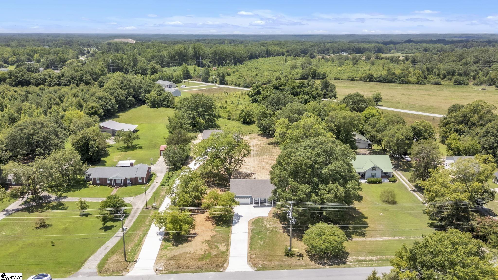 5126 N Old Laurens Road Gray Court, SC 29645