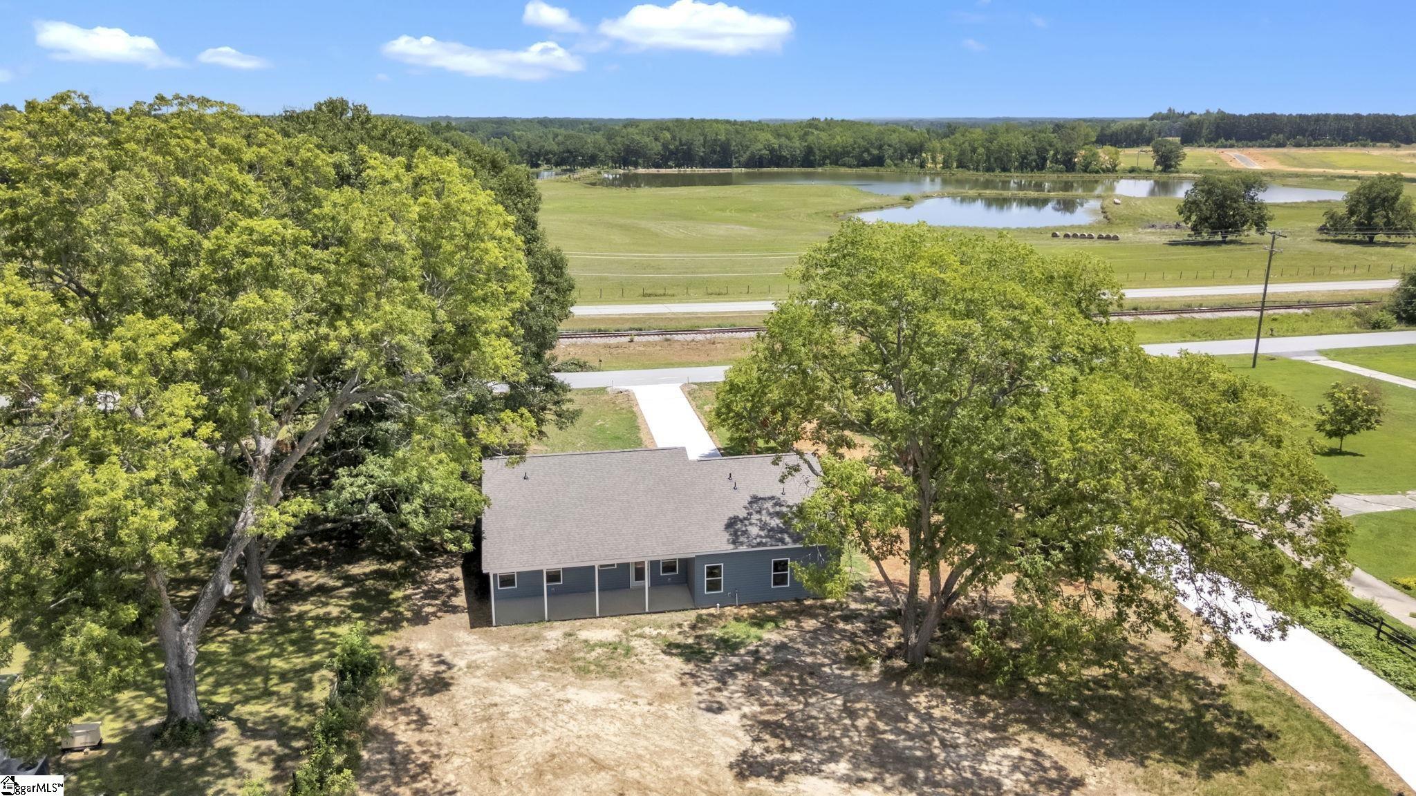 5126 N Old Laurens Road Gray Court, SC 29645