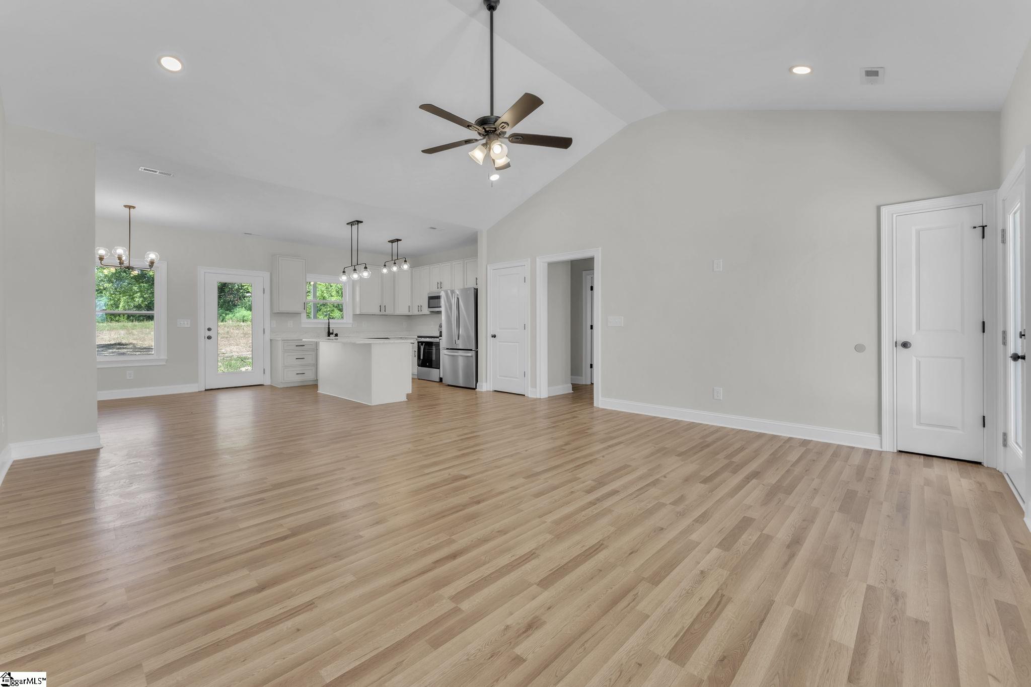 5126 N Old Laurens Road Gray Court, SC 29645
