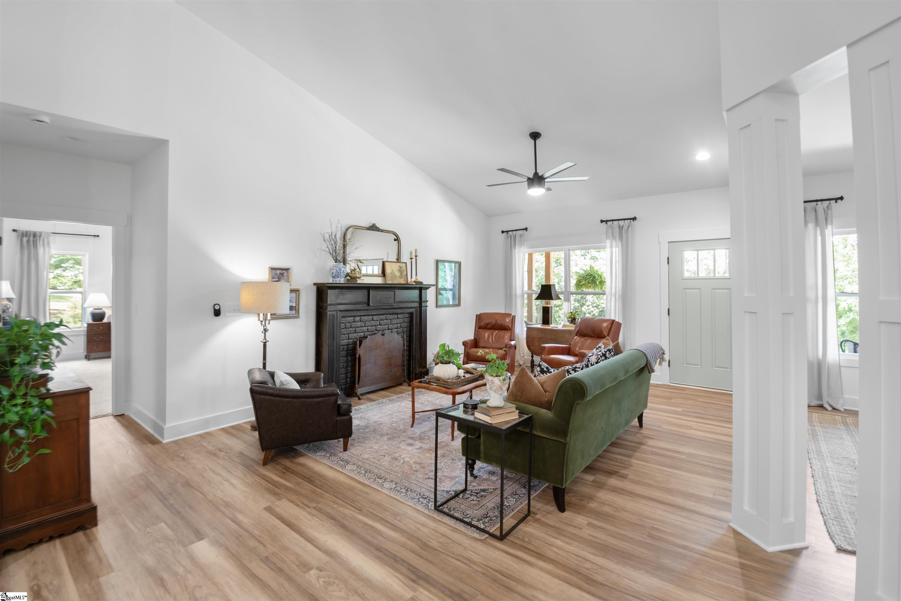 117 E Peninsula Drive Laurens, SC 29360
