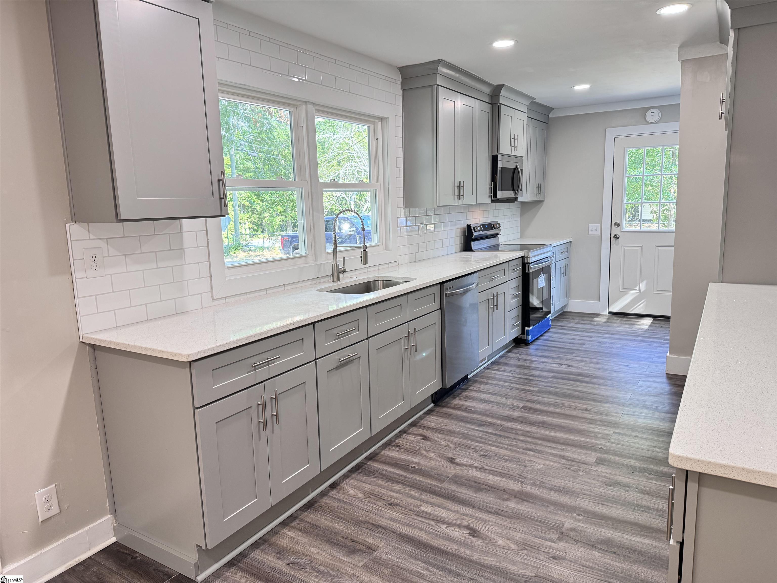637 N Old Laurens Road Fountain Inn, SC 29644
