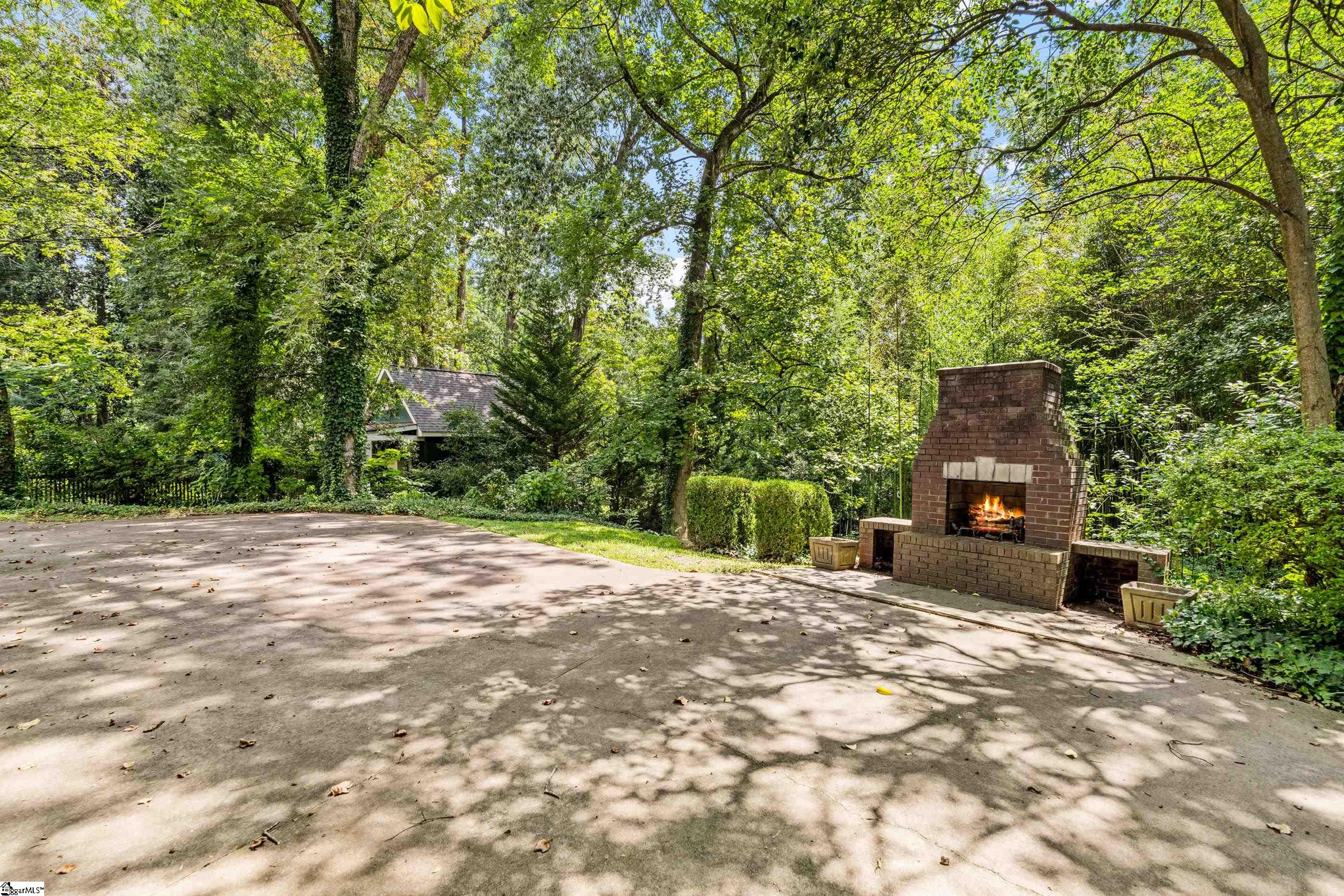 222 E Avondale Drive Greenville, SC 29609