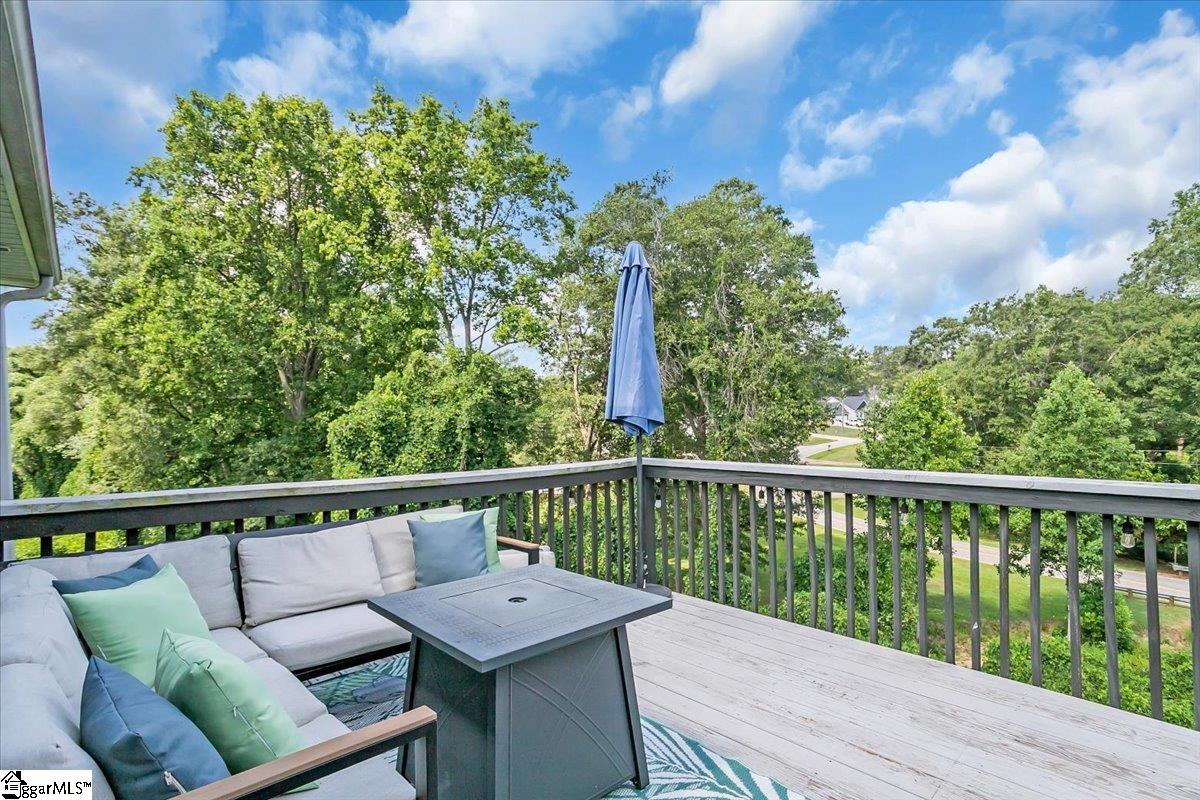 813 N Mossy Rock Road Spartanburg, SC 29303