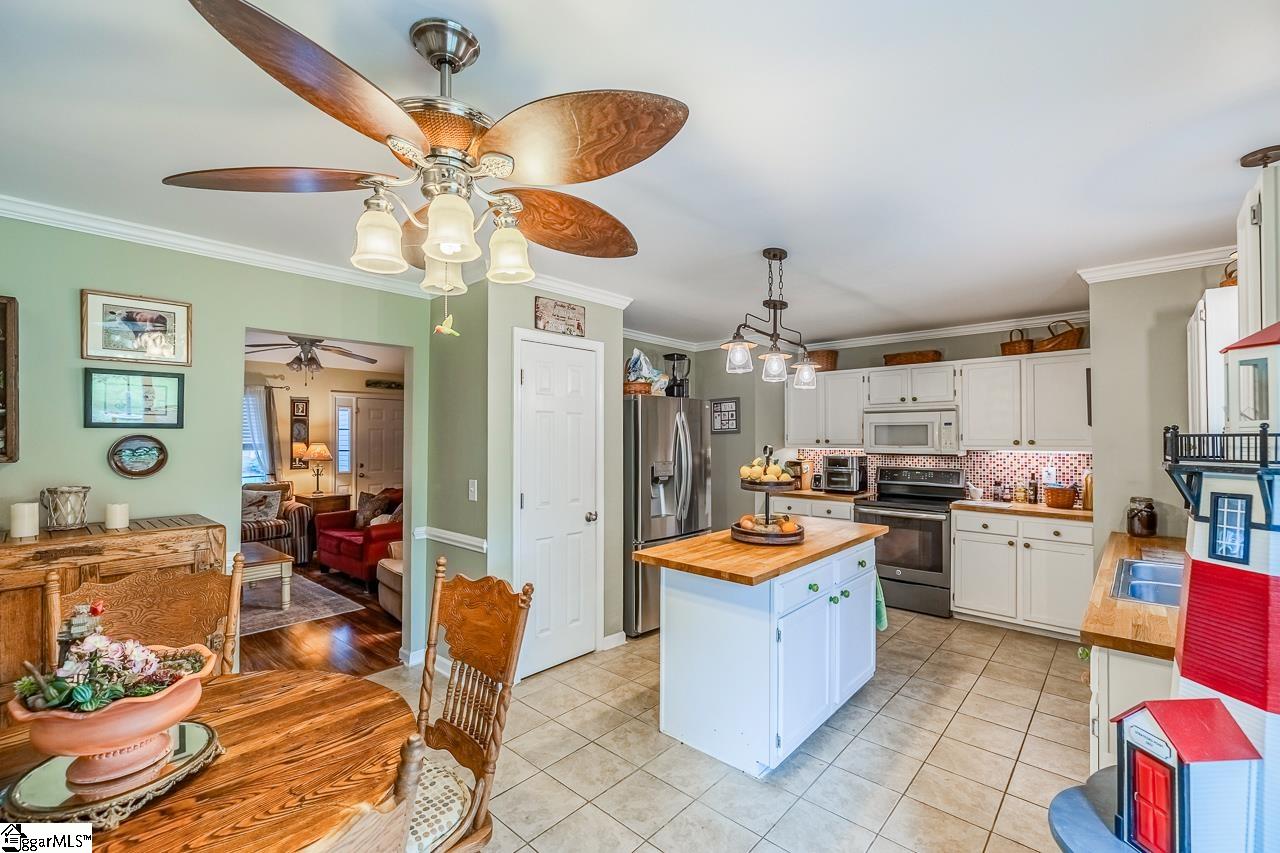 620 Fairview Lake Way Simpsonville, SC 29680