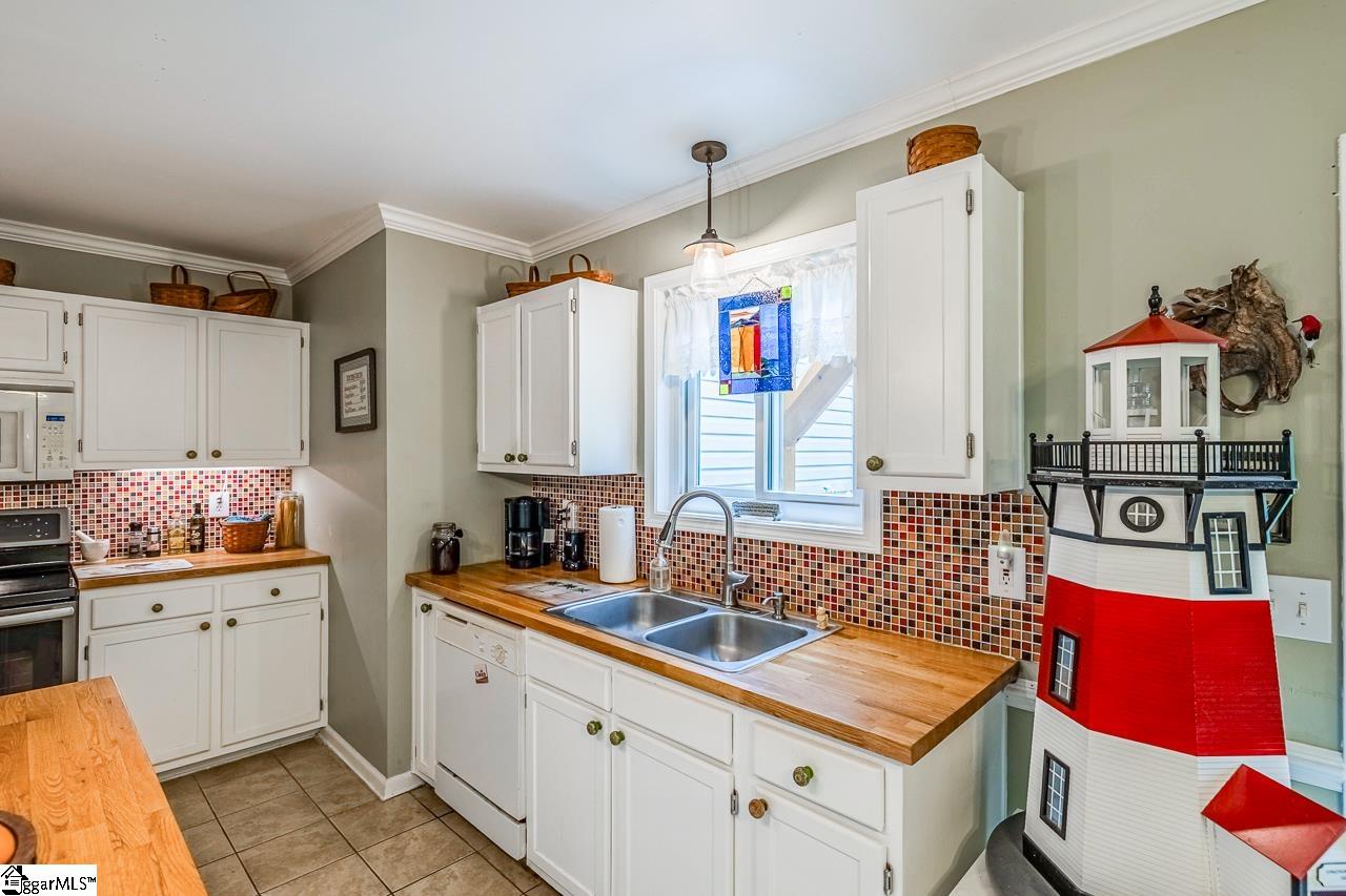 620 Fairview Lake Way Simpsonville, SC 29680