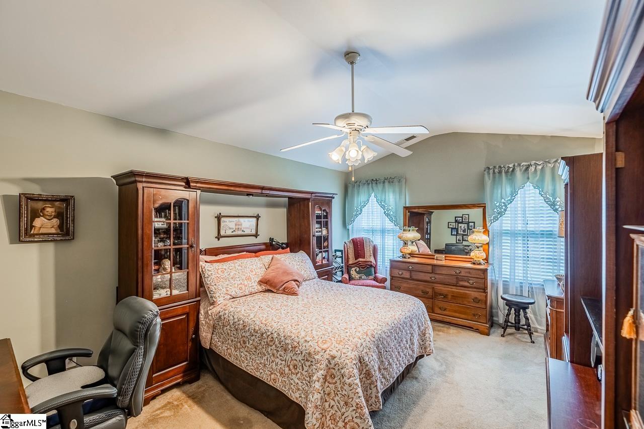 620 Fairview Lake Way Simpsonville, SC 29680