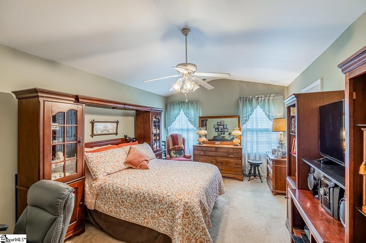 620 Fairview Lake Way Simpsonville, SC 29680