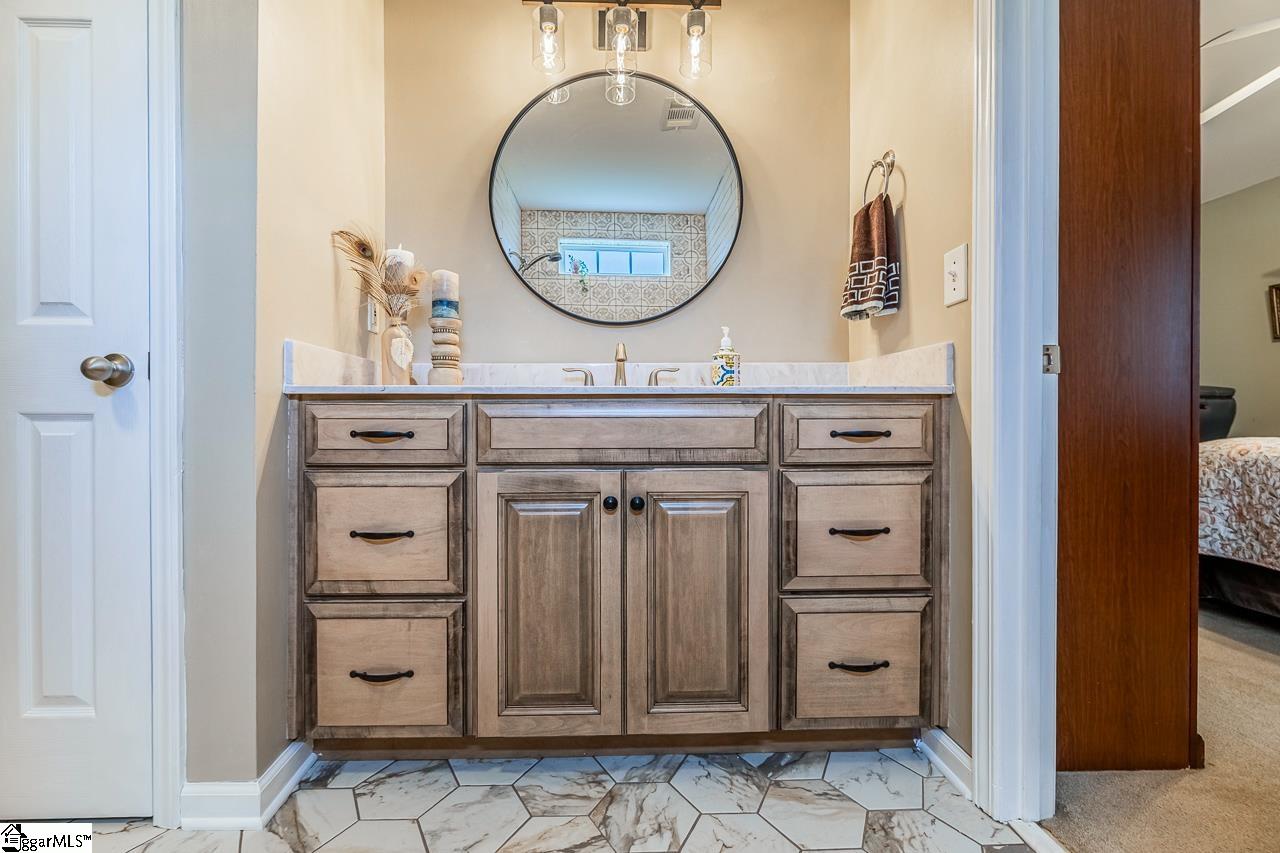620 Fairview Lake Way Simpsonville, SC 29680