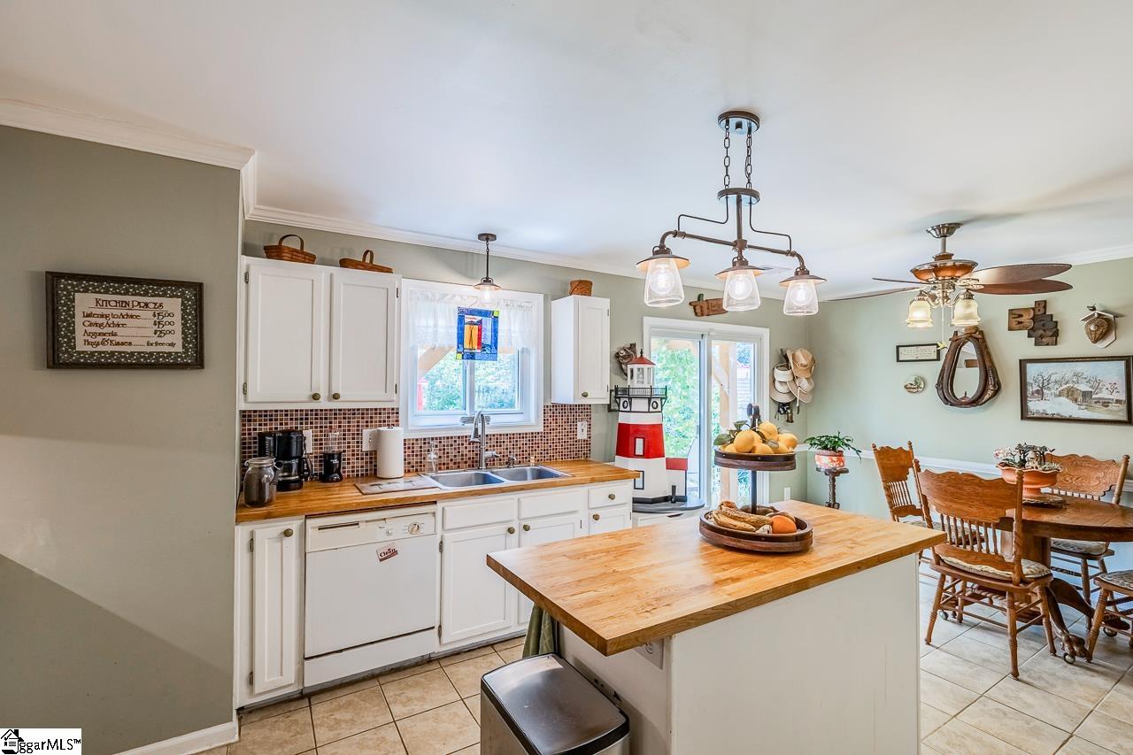 620 Fairview Lake Way Simpsonville, SC 29680