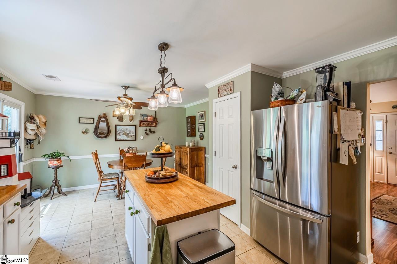 620 Fairview Lake Way Simpsonville, SC 29680