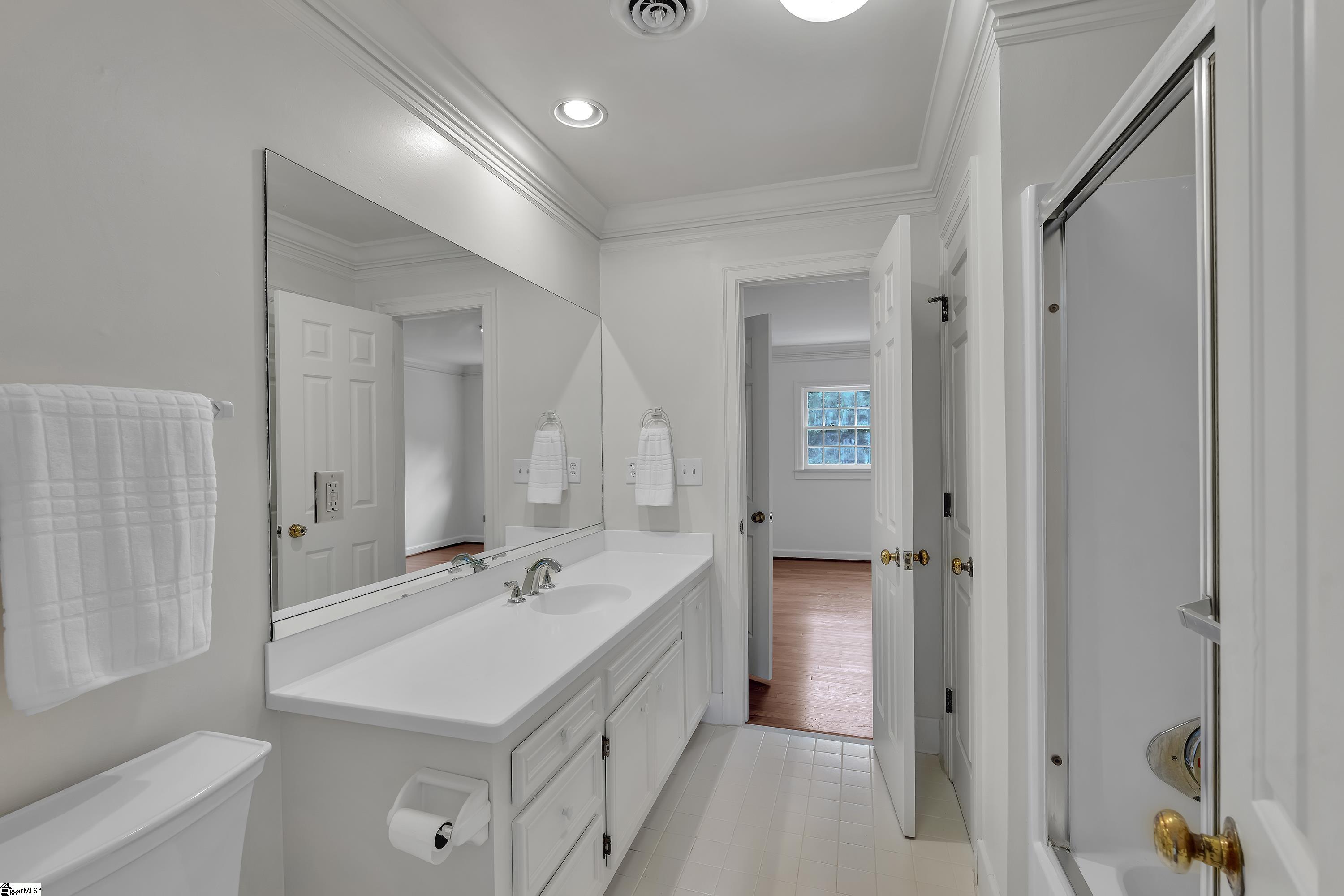 20 Hollow Hill Drive Greenville, SC 29607