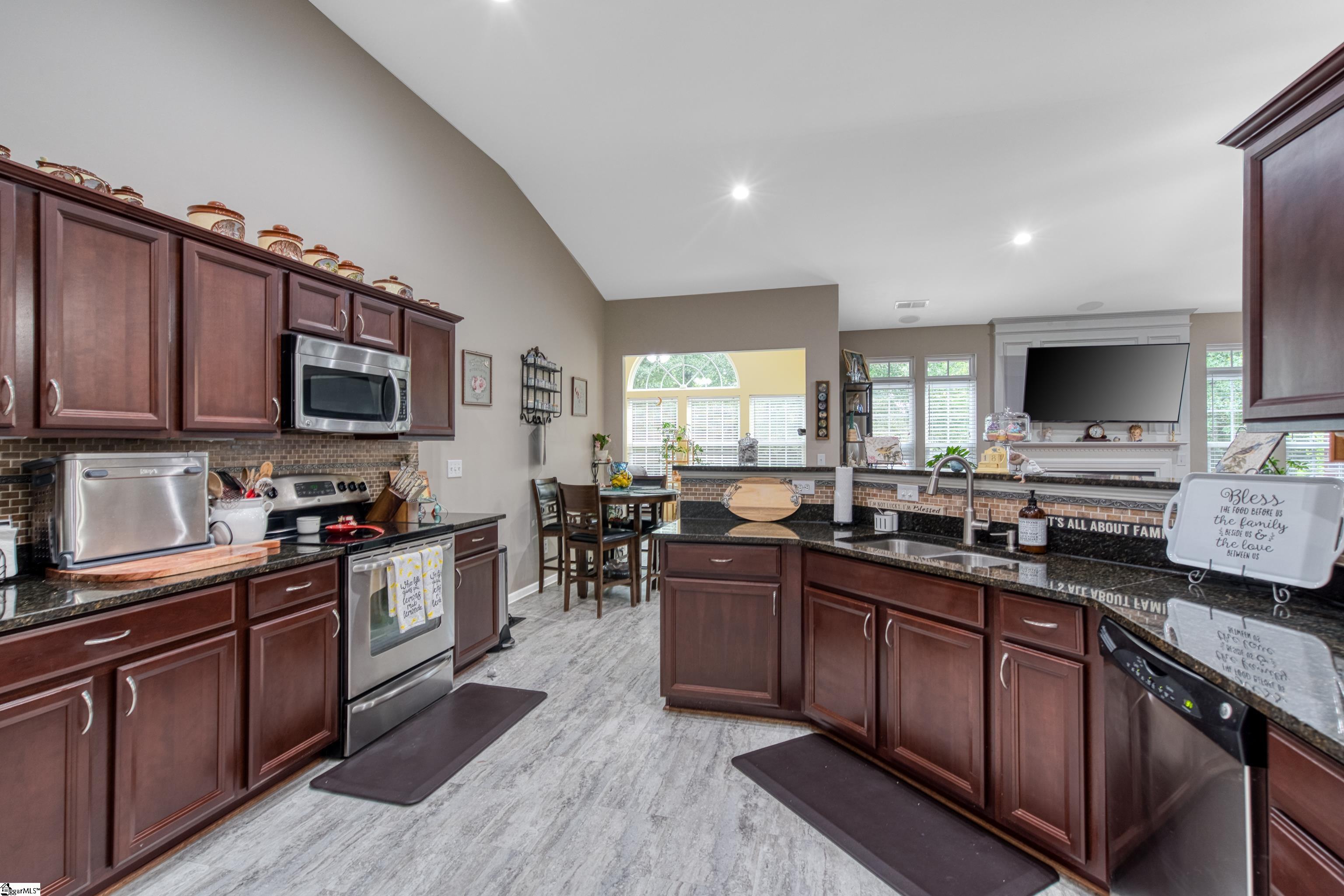 806 Hartscove Court Boiling Springs, SC 29316