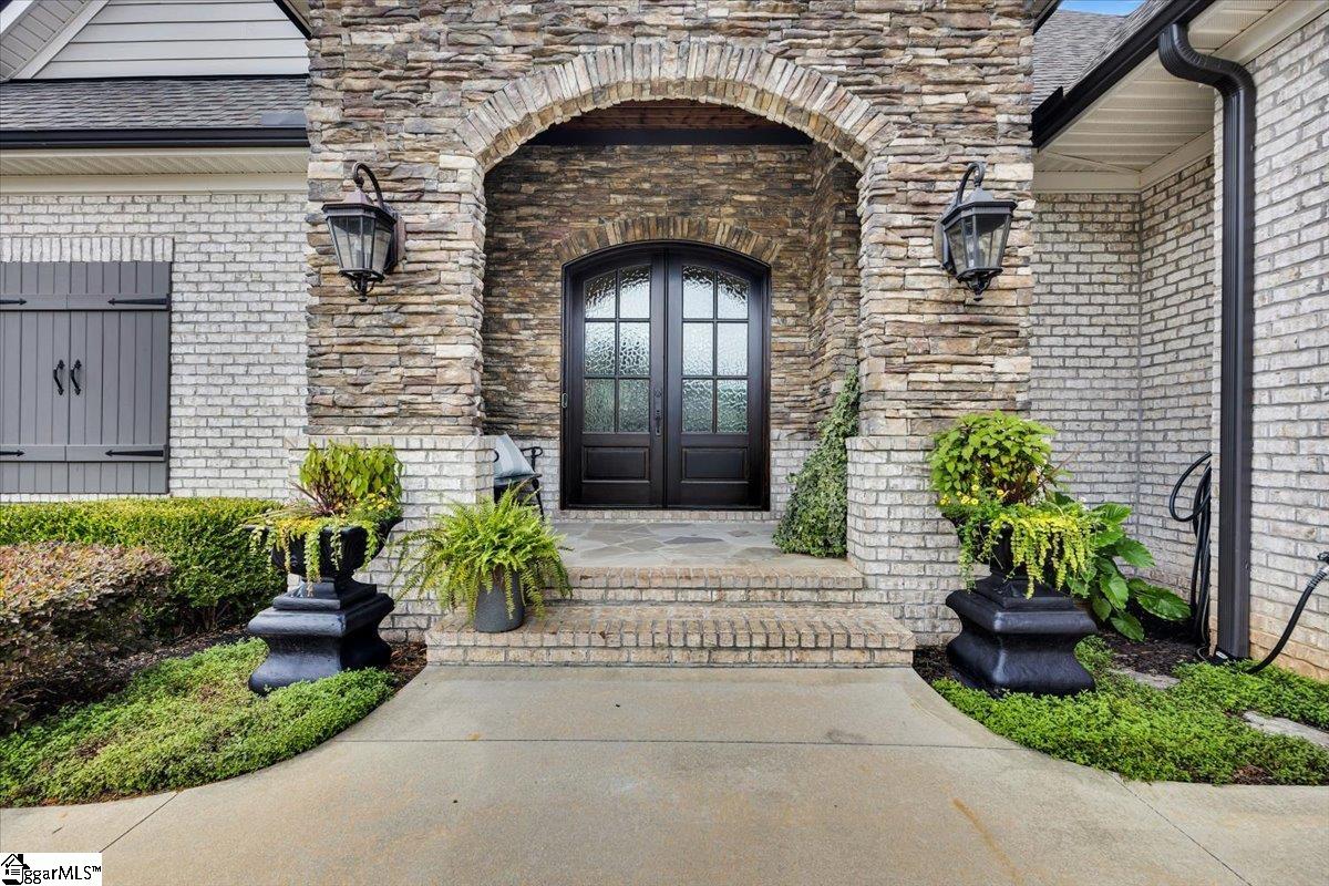106 Chestnut Pond Lane Simpsonville, SC 29681