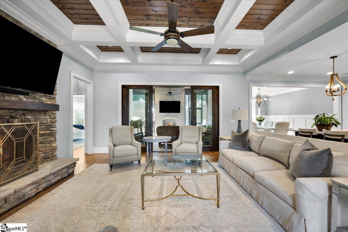 106 Chestnut Pond Lane Simpsonville, SC 29681