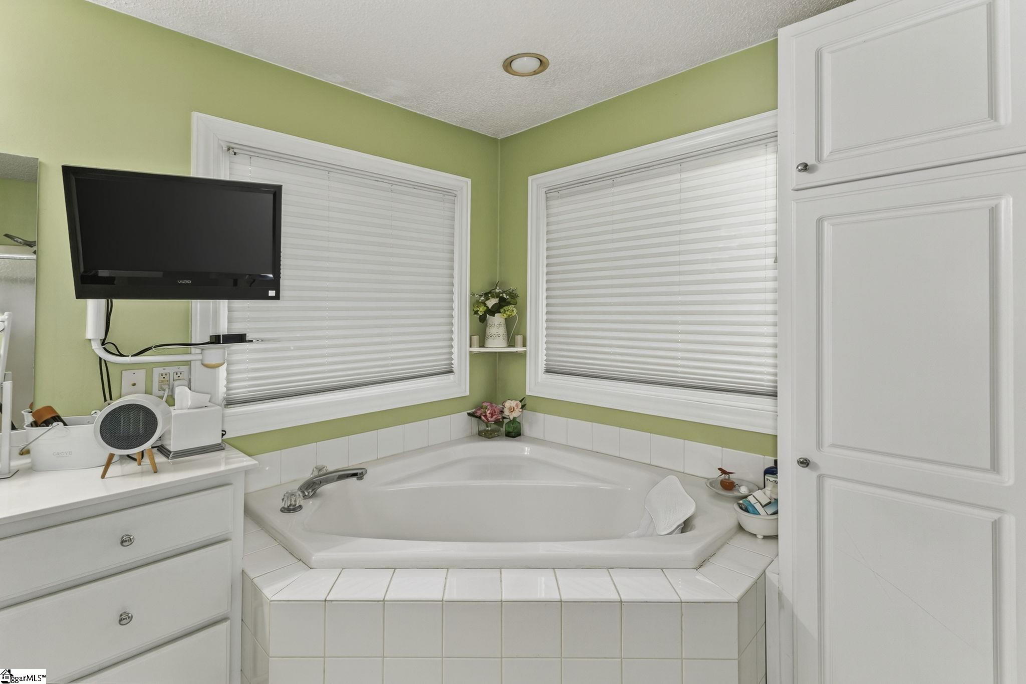 206 Killarney Way Easley, SC 29642