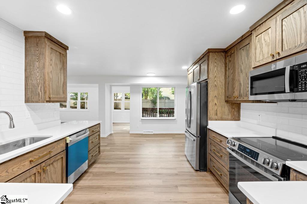 7 N Walden Pointe Taylors, SC 29687-3862