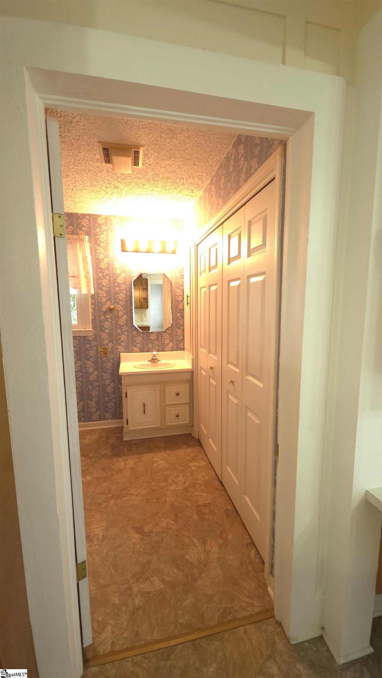 102 Wardlaw Street Abbeville, SC 29620