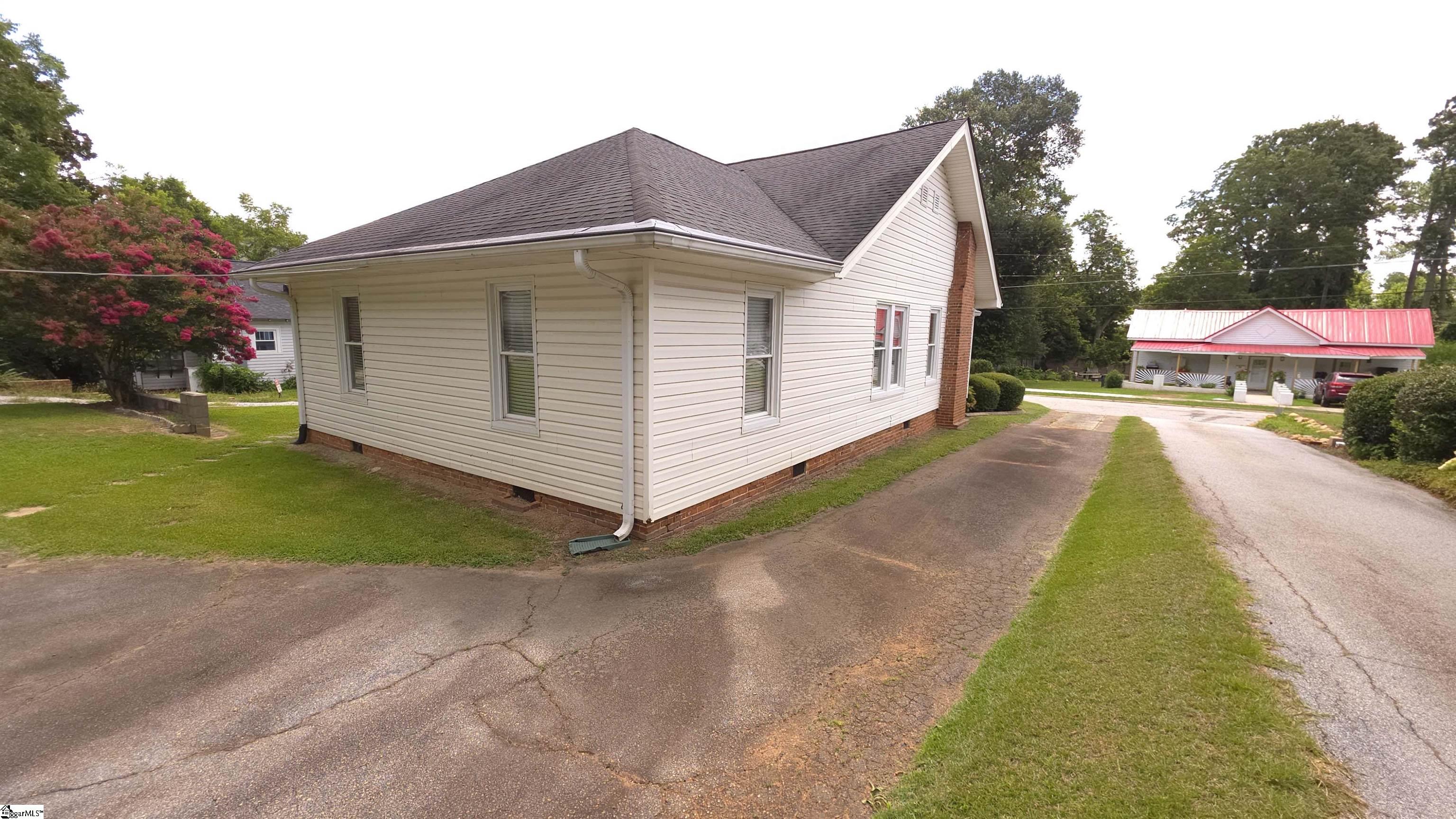 102 Wardlaw Street Abbeville, SC 29620