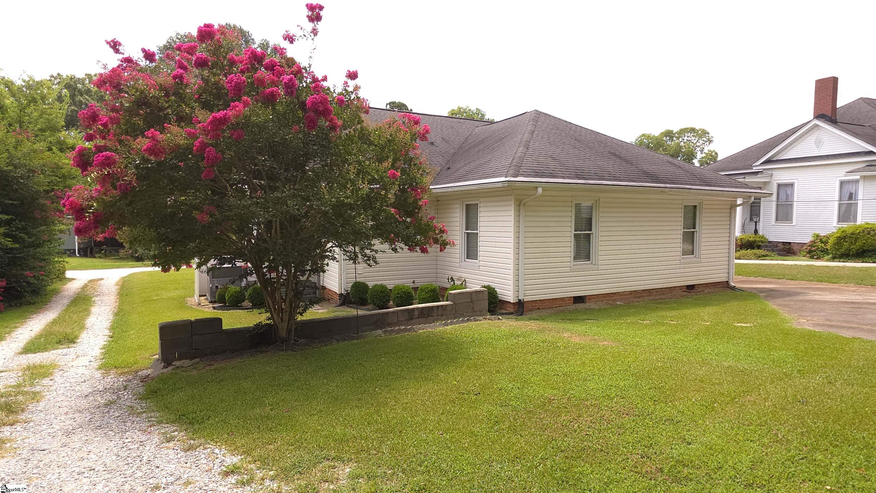 102 Wardlaw Street Abbeville, SC 29620