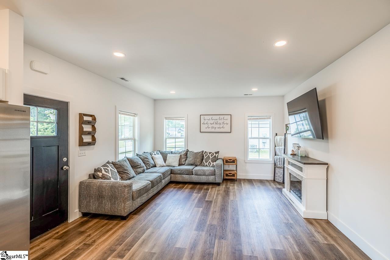 254 Stone Avenue Woodruff, SC 29388