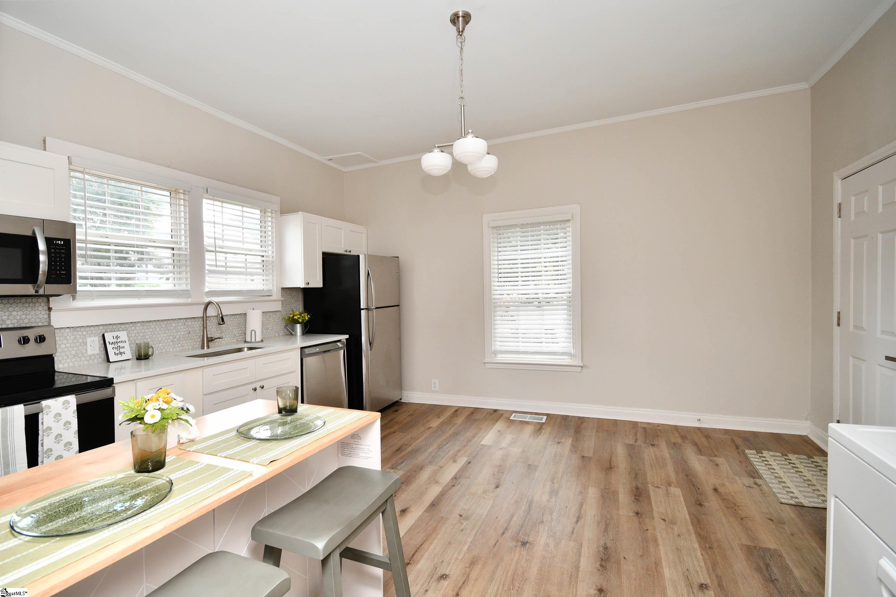 5 Cardwell Street Greenville, SC 29605