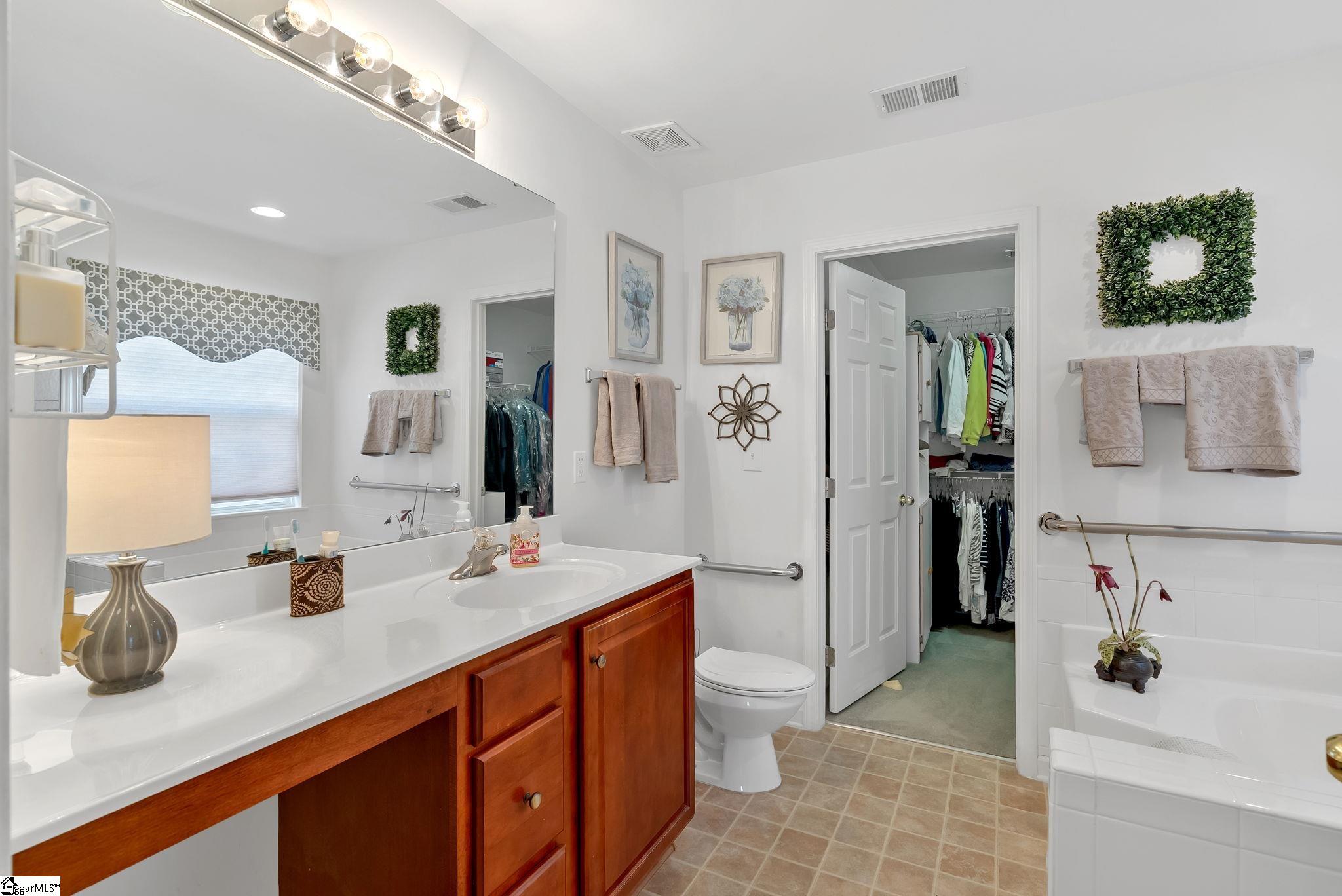102 Allendale Abbey Lane Simpsonville, SC 29681-6568
