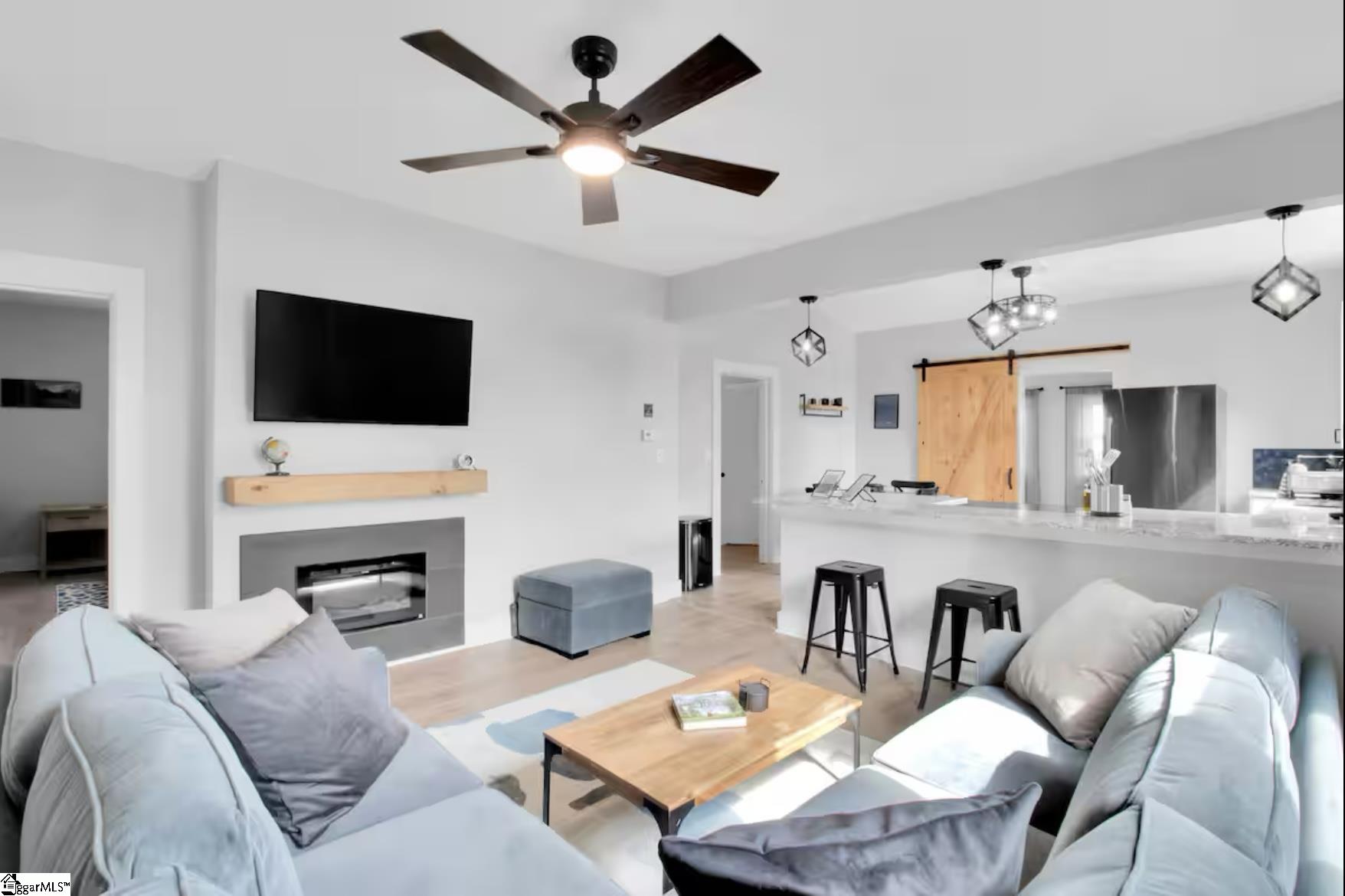 24 Draper Street Greenville, SC 29611-4742