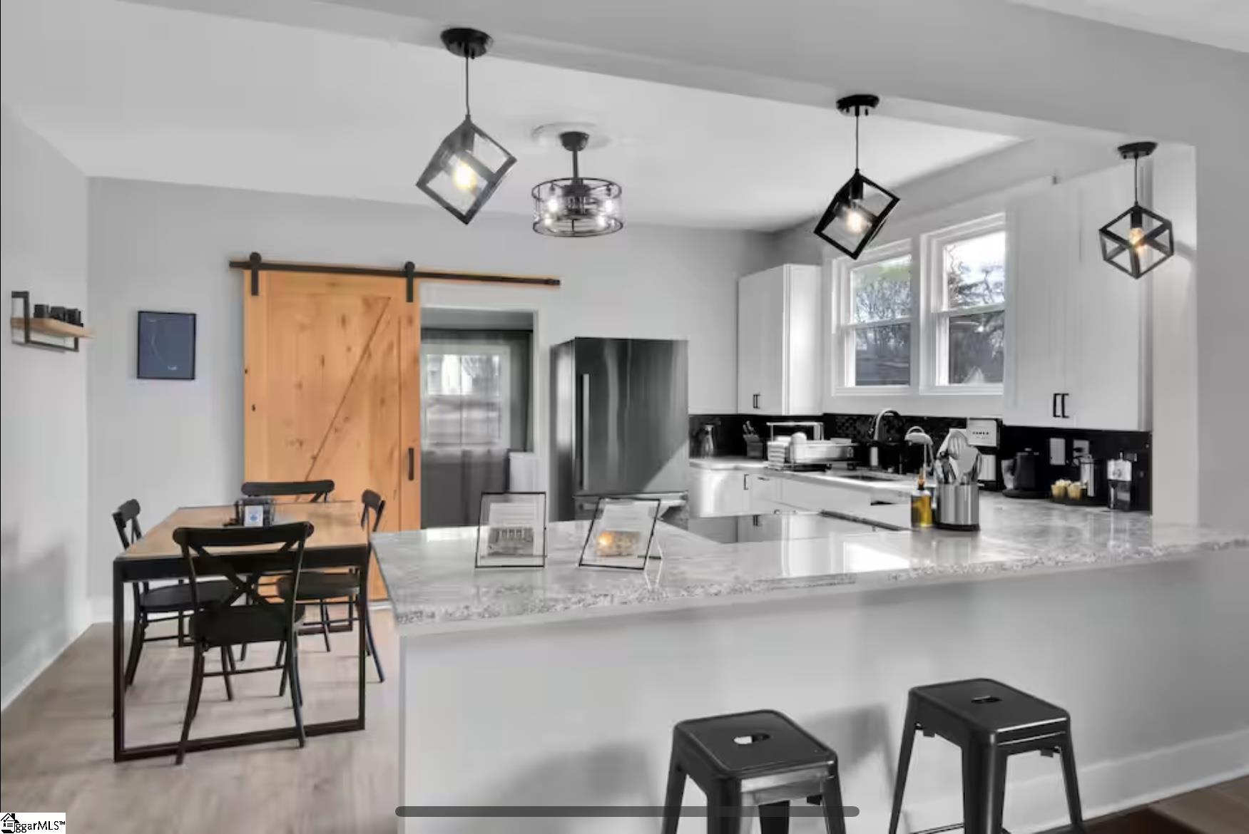 24 Draper Street Greenville, SC 29611-4742