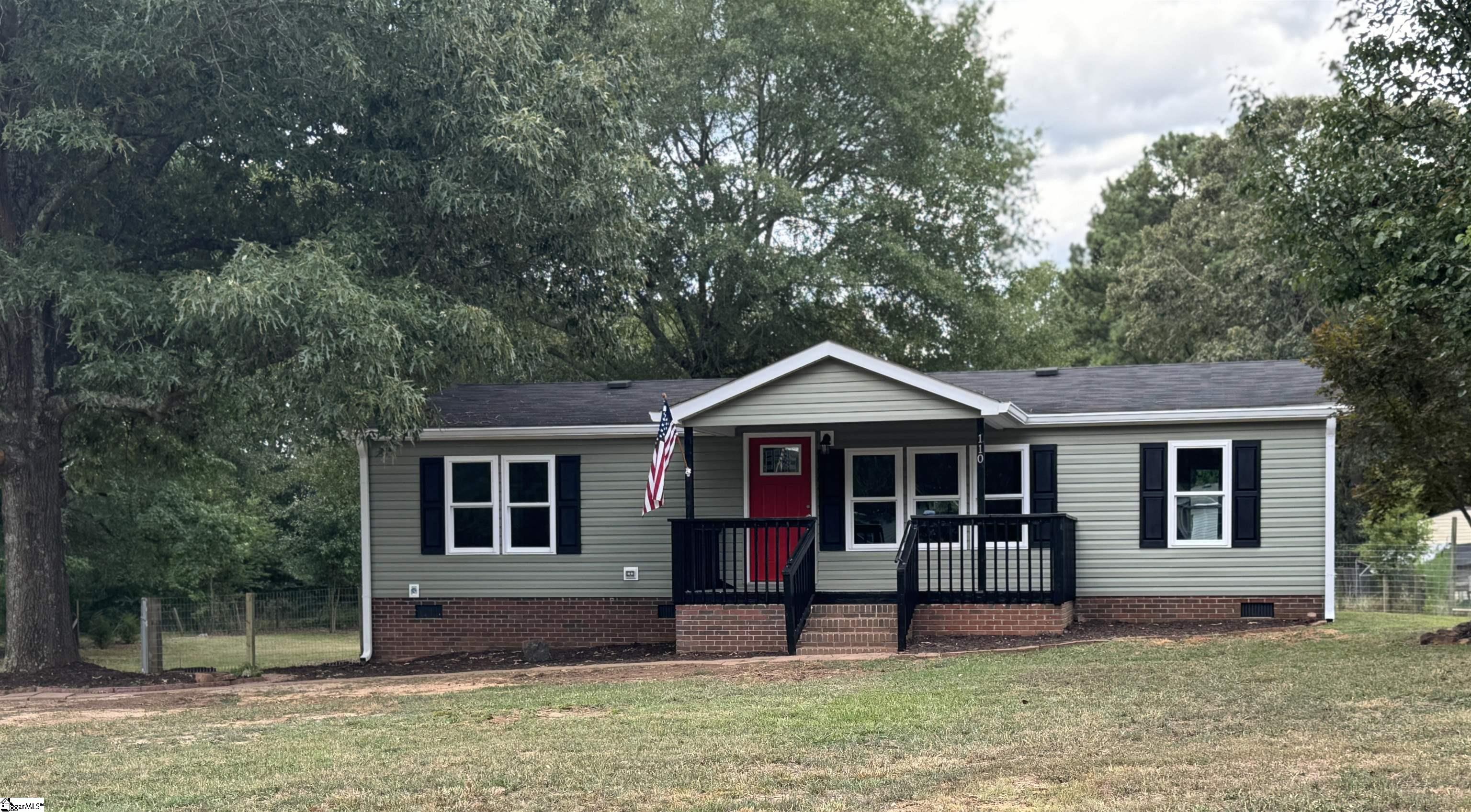 110 Woodford Place Court Gray Court, SC 29645