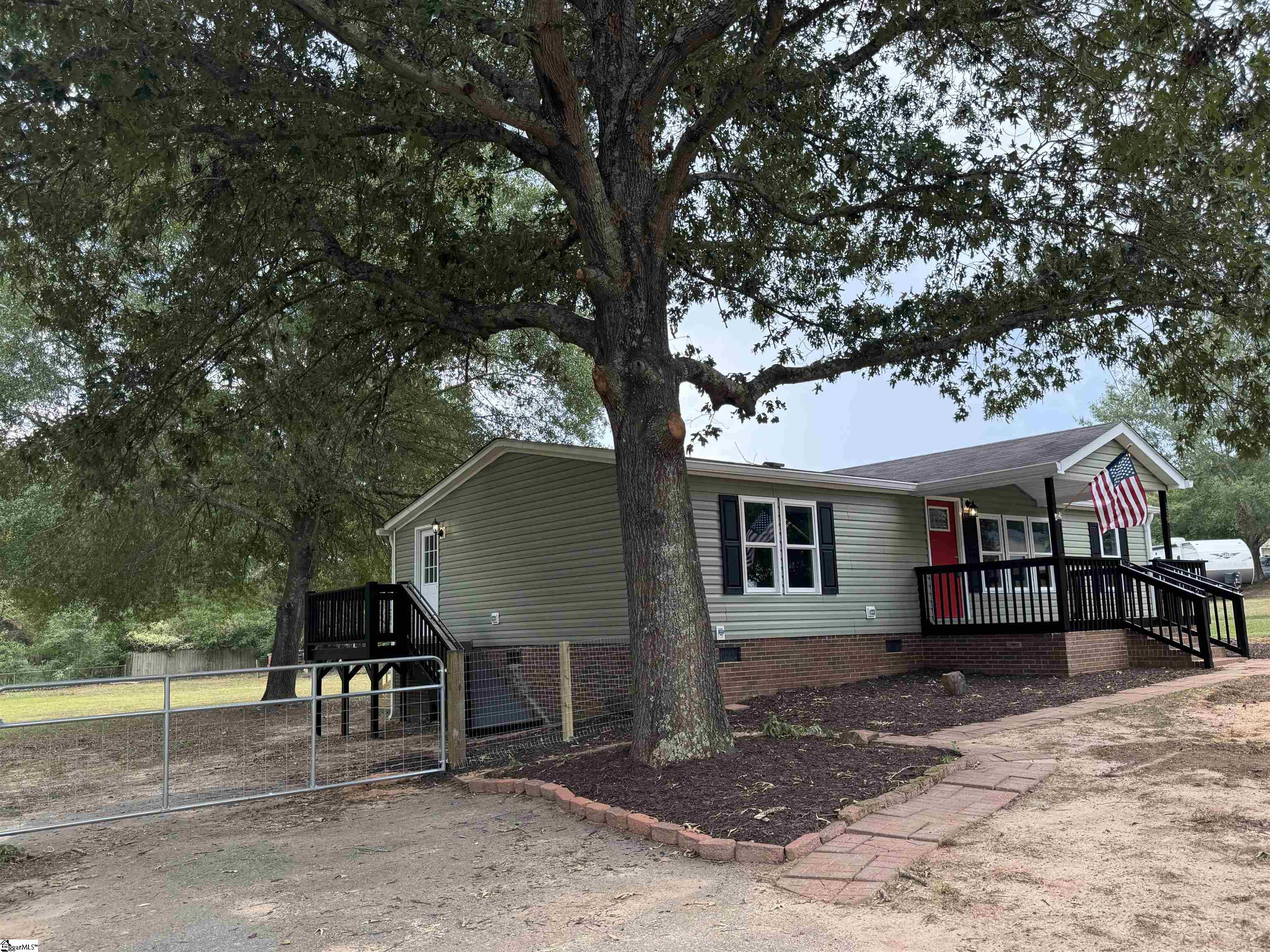 110 Woodford Place Court Gray Court, SC 29645