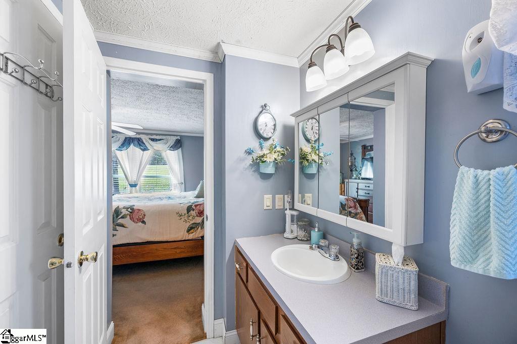 128 Barnett Road Campobello, SC 29322