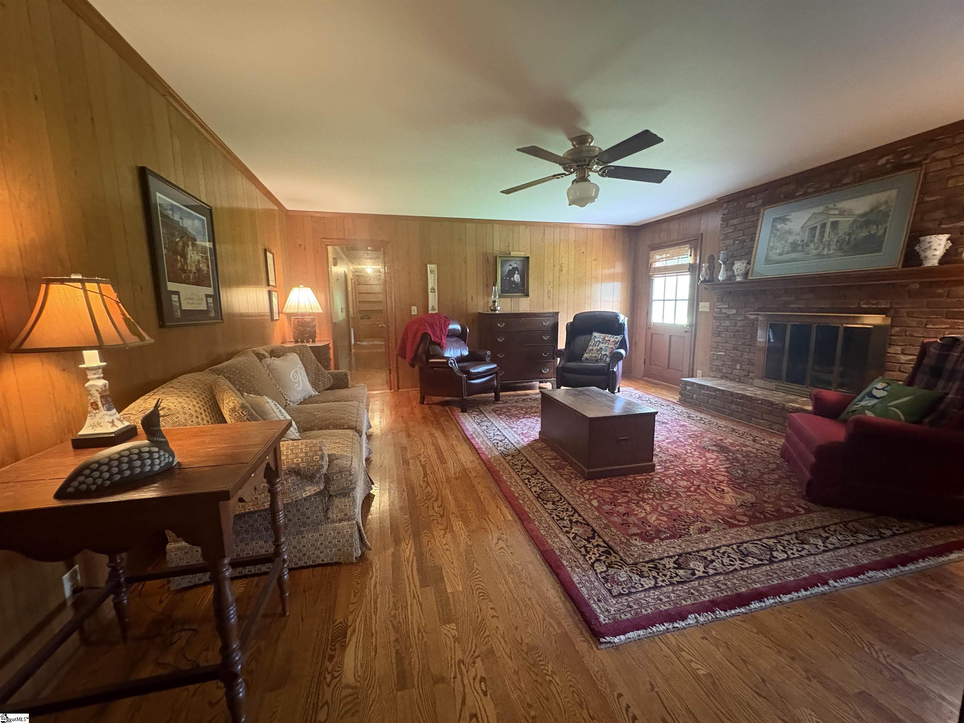 718 Parkview Drive Laurens, SC 29360