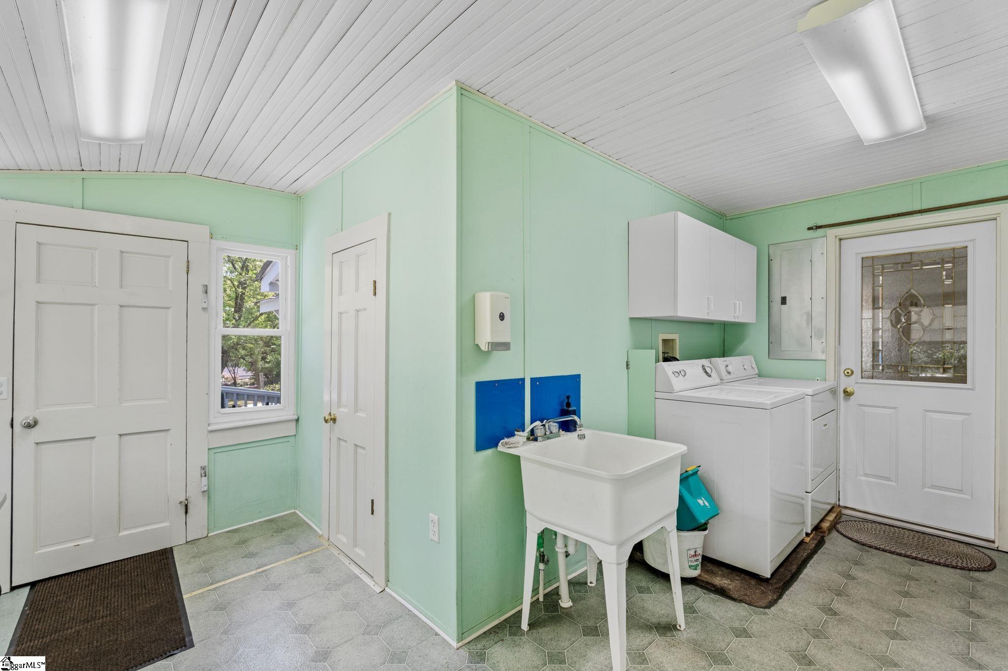 206 Ivydale Drive Greenville, SC 29609