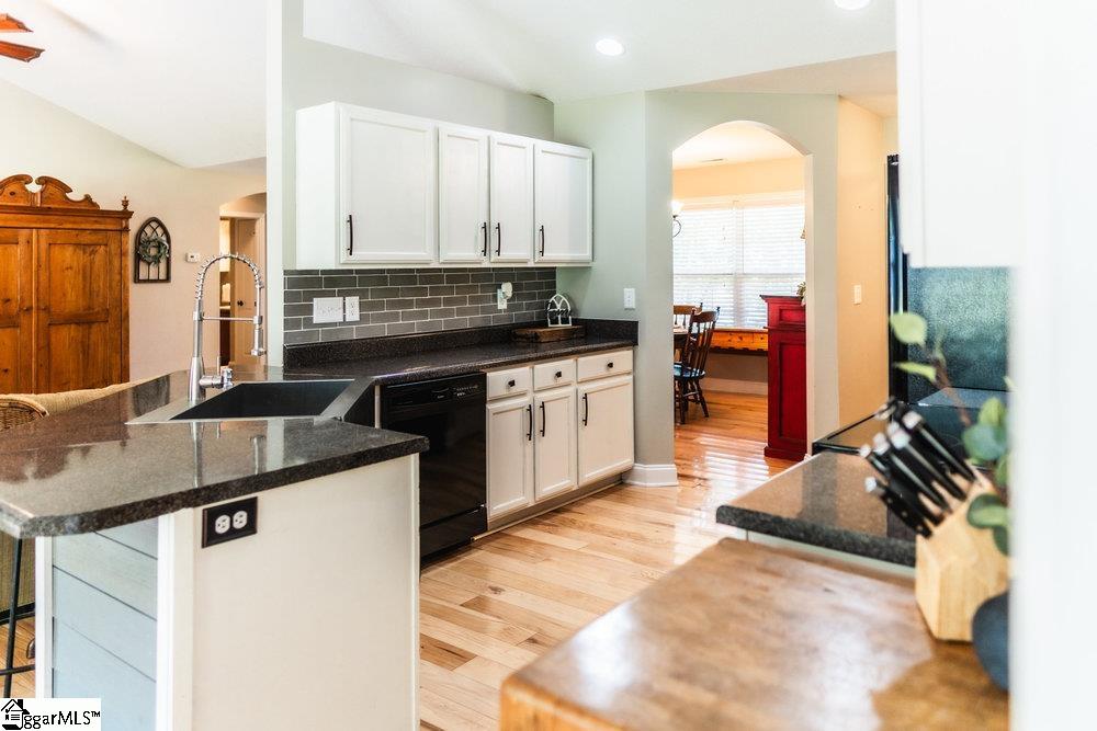 32 Berry Pine Court Taylors, SC 29687
