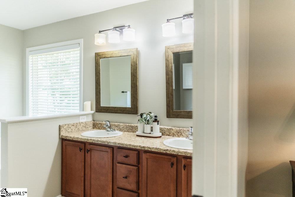 32 Berry Pine Court Taylors, SC 29687