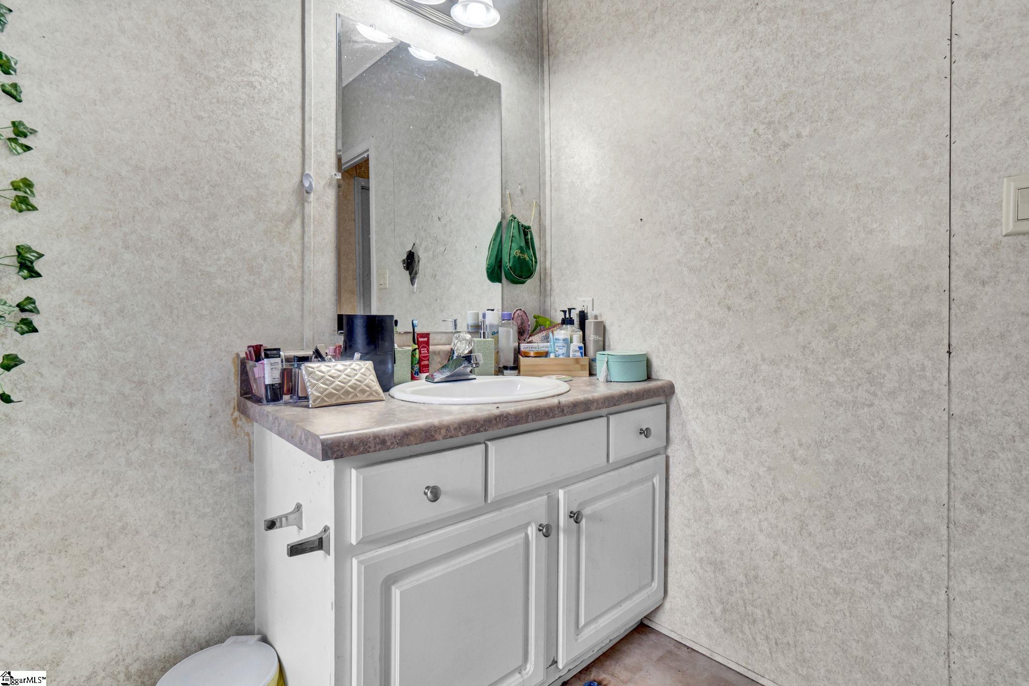 149 Pleasant Cove Drive Woodruff, SC 29388