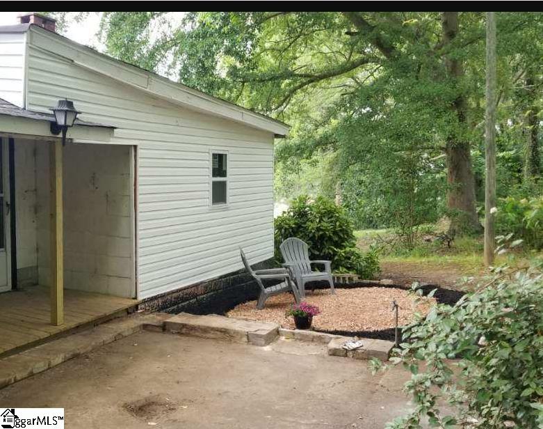 807 W Hampton Street Laurens, SC 29360-2223