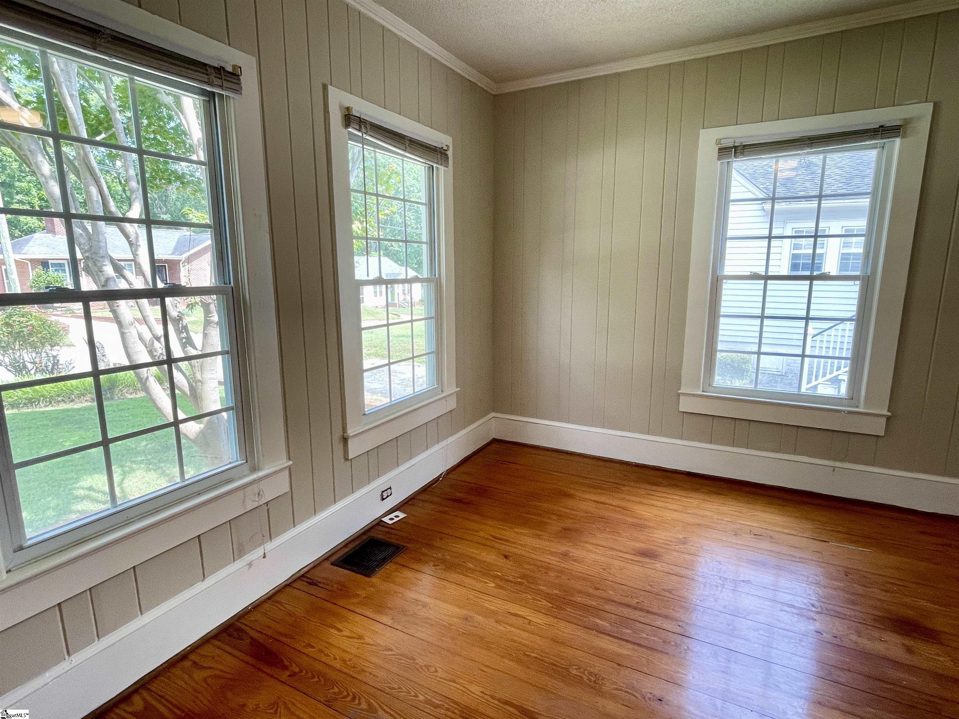 108 Moreland Avenue Laurens, SC 29360