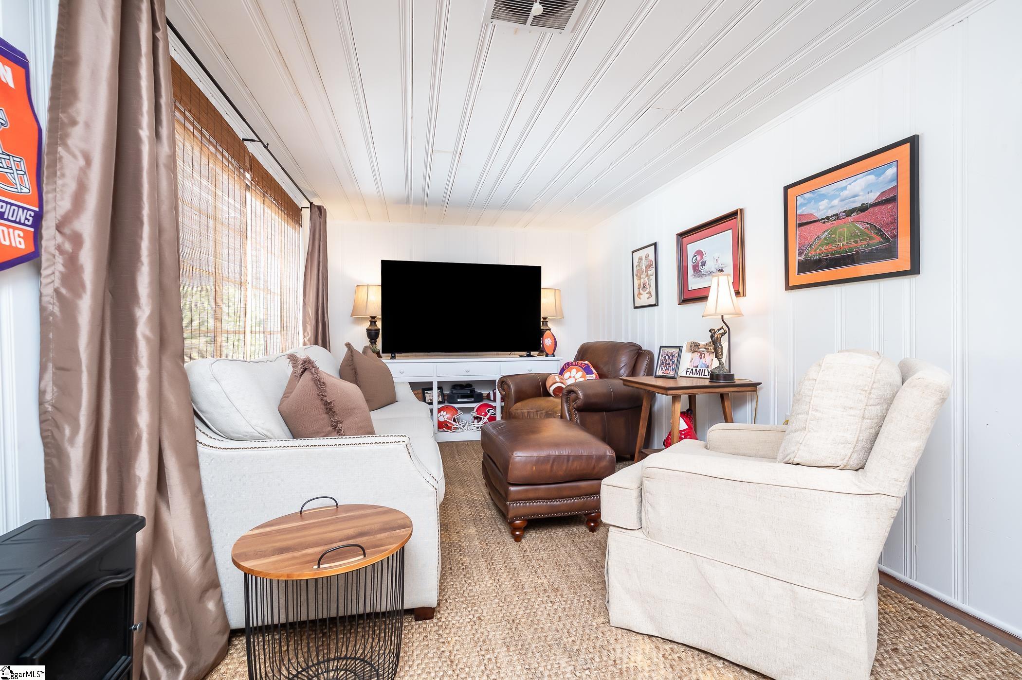 102 Todd Avenue Laurens, SC 29360