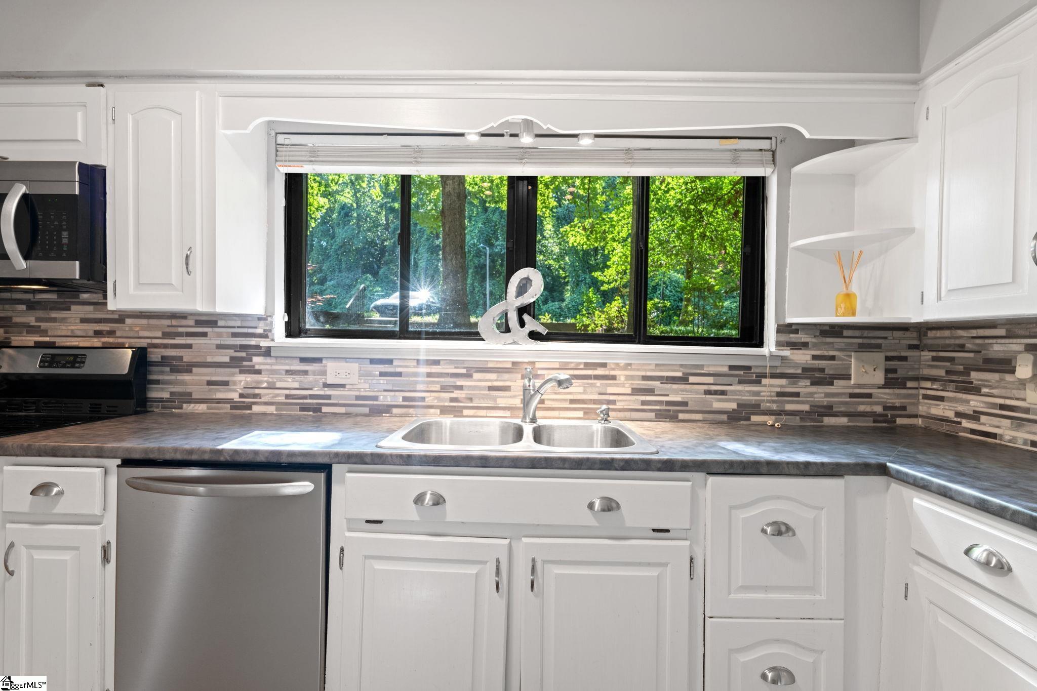 100 Briarview Circle Greenville, SC 29615
