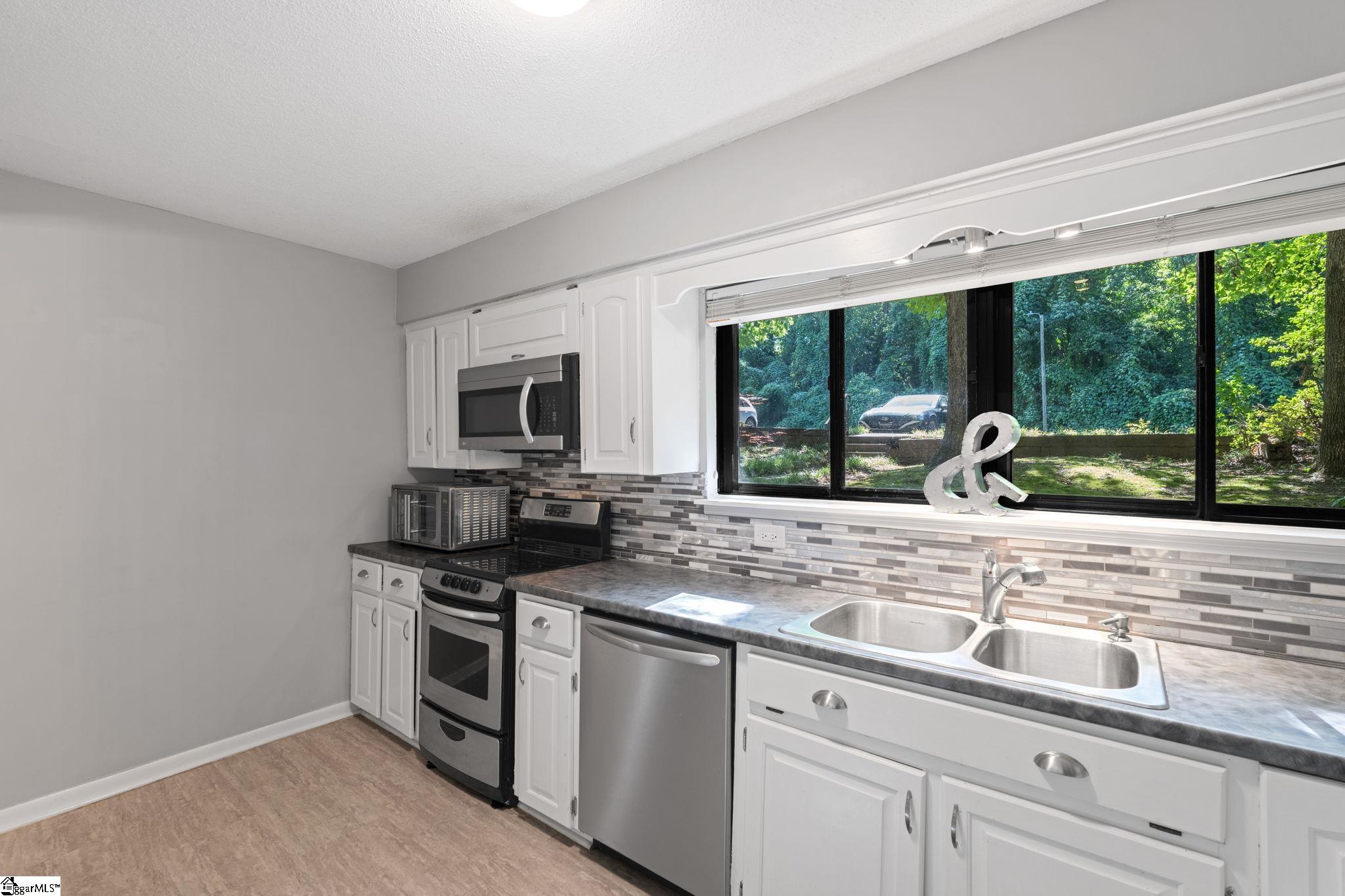 100 Briarview Circle Greenville, SC 29615