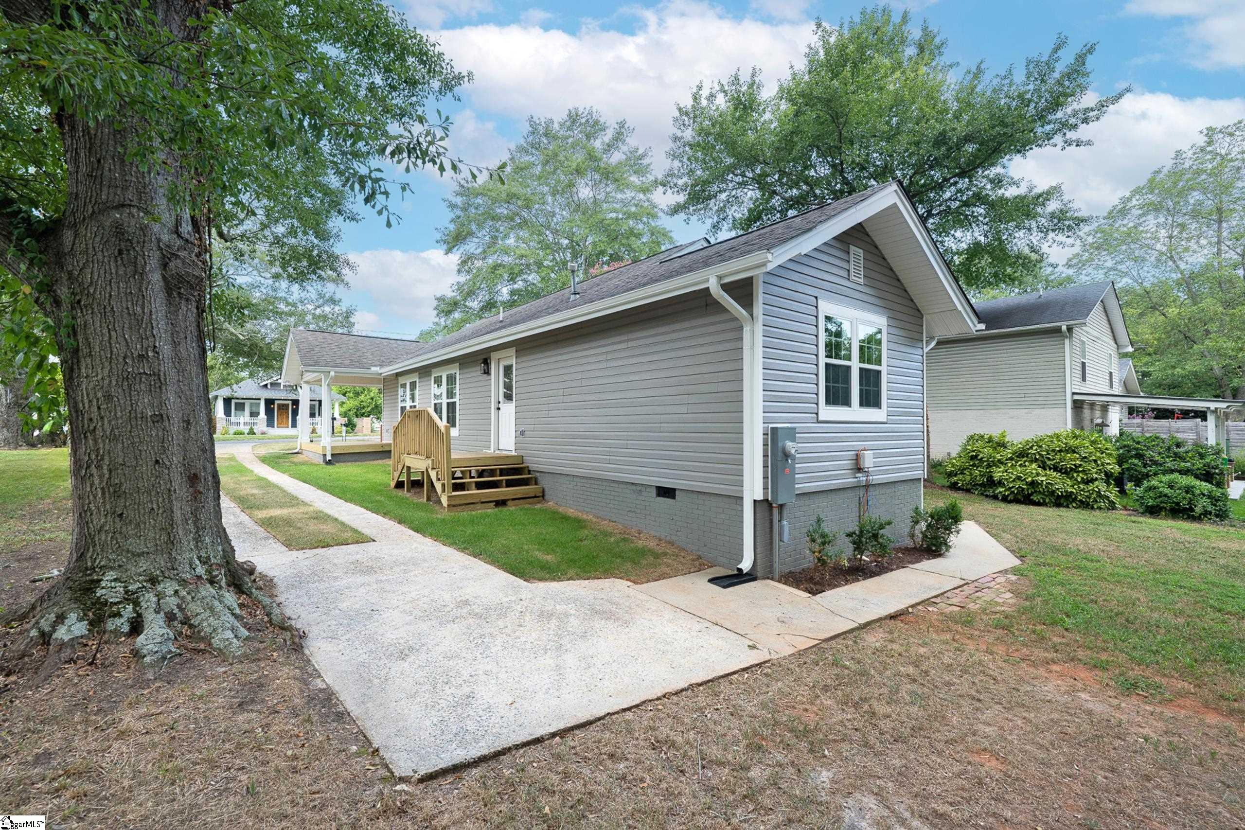 309 Beechwood Avenue Greenville, SC 29607