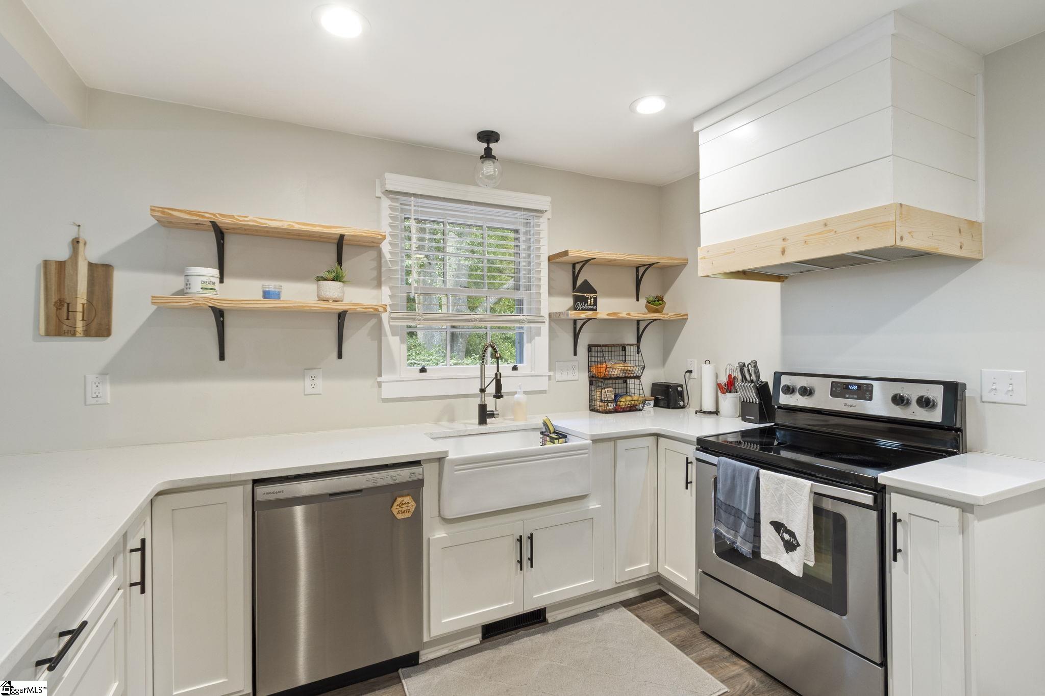 6 N Oak Forest Drive Greenville, SC 29617