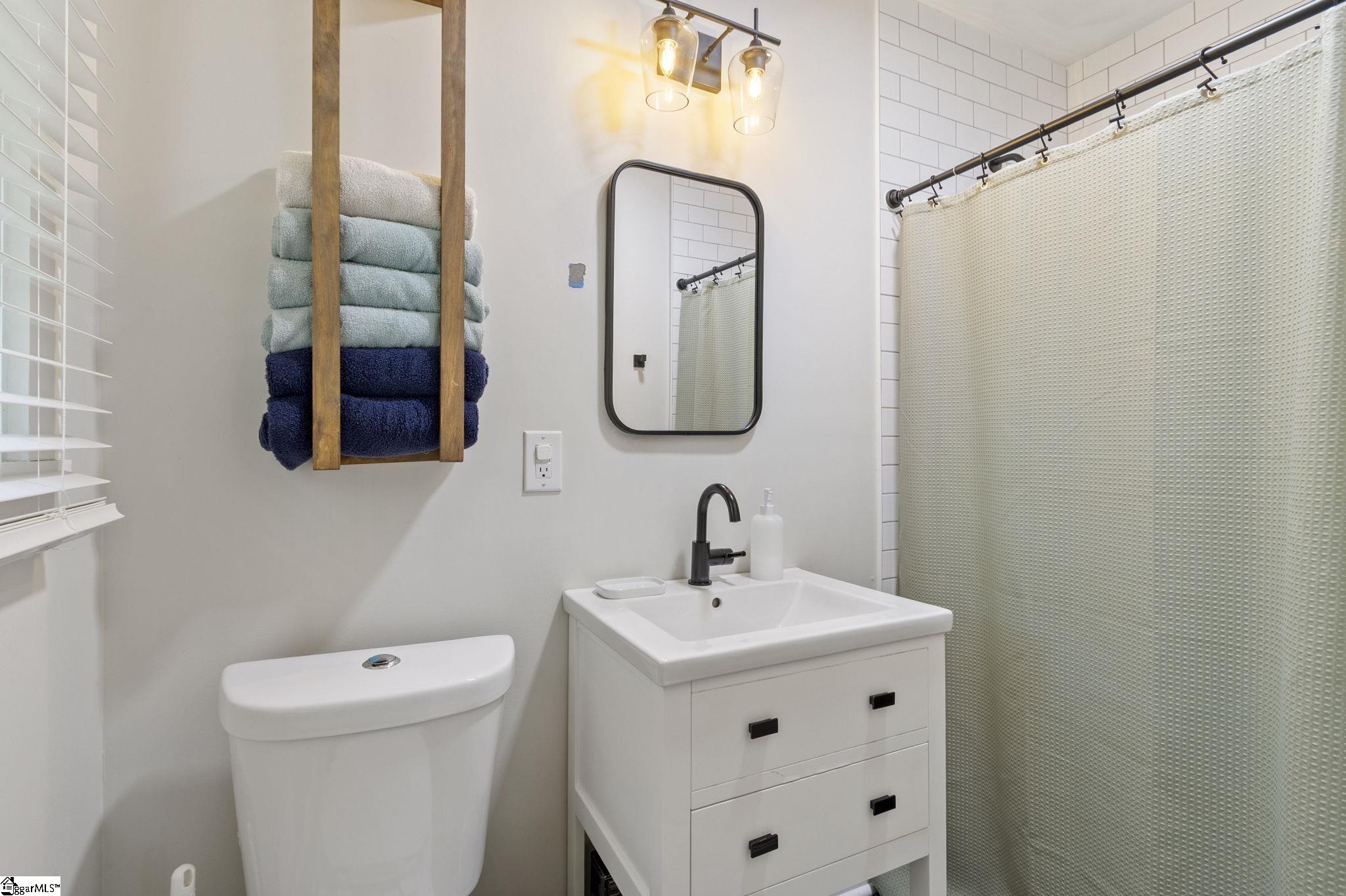 6 N Oak Forest Drive Greenville, SC 29617