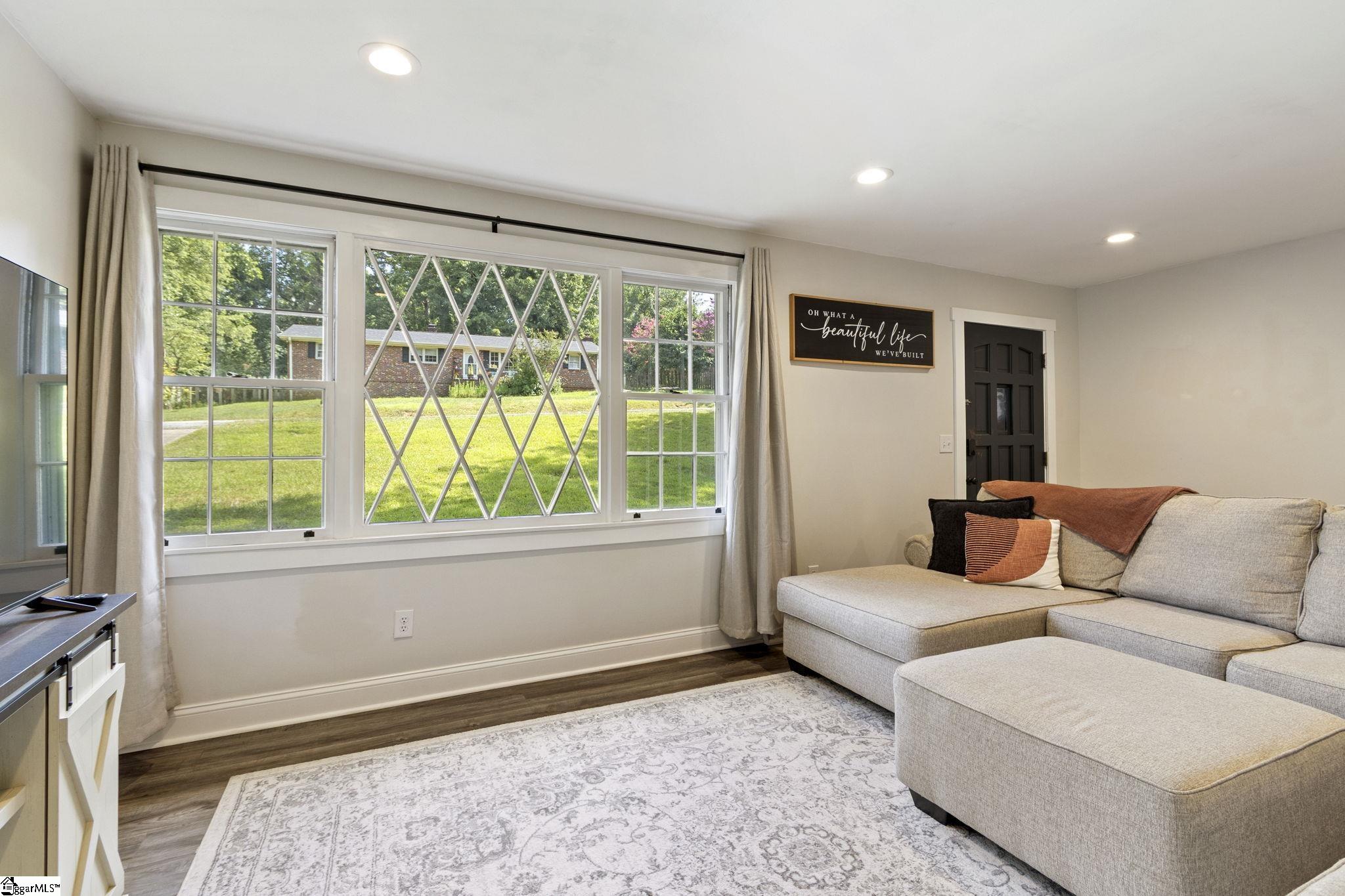 6 N Oak Forest Drive Greenville, SC 29617