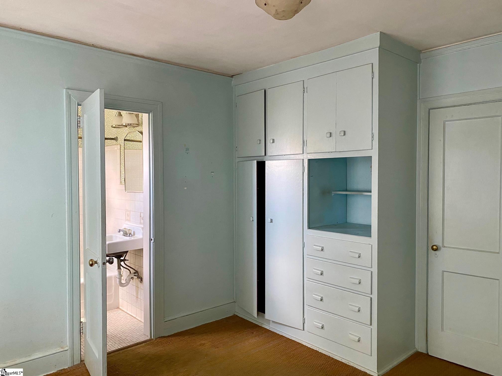 18 Amherst Avenue Greenville, SC 29605