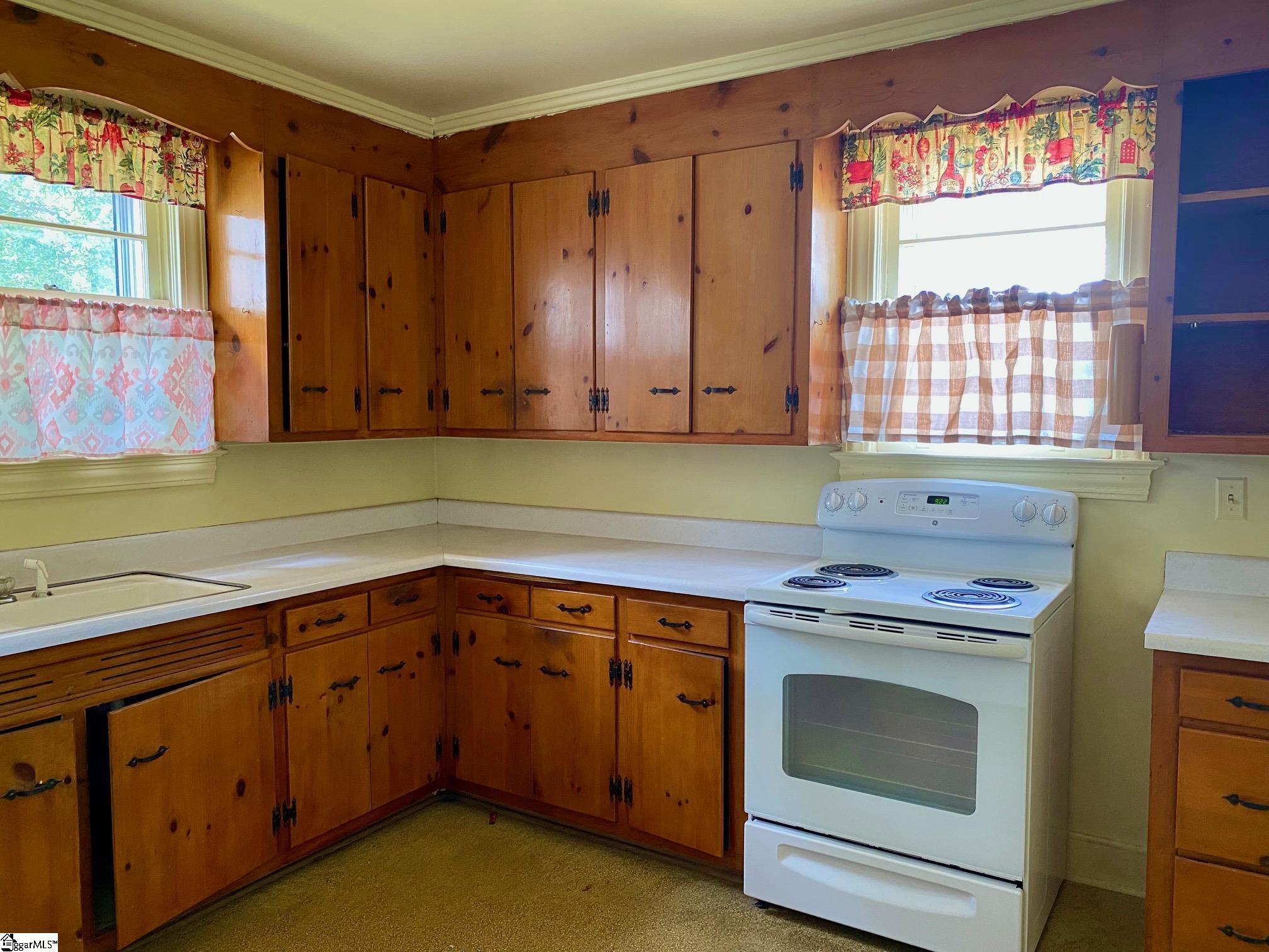 18 Amherst Avenue Greenville, SC 29605